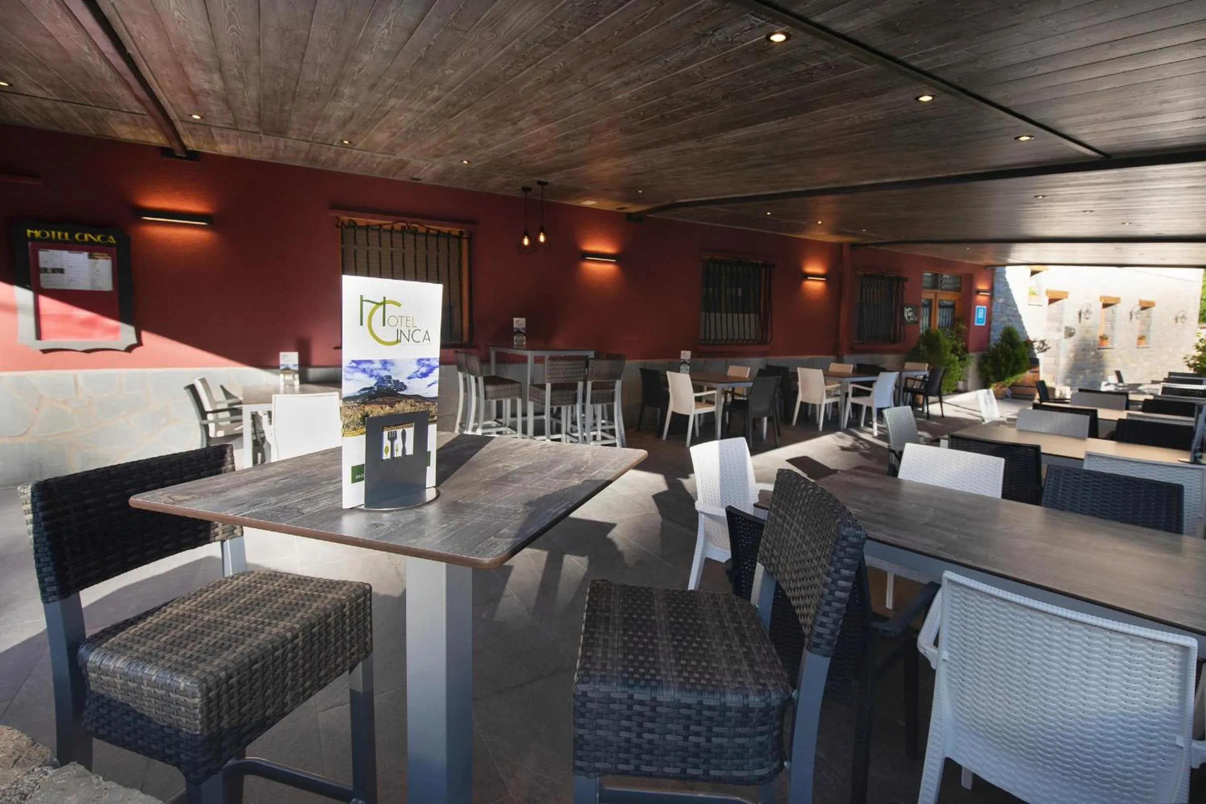 Restaurant/places to eat in Hotel Cinca