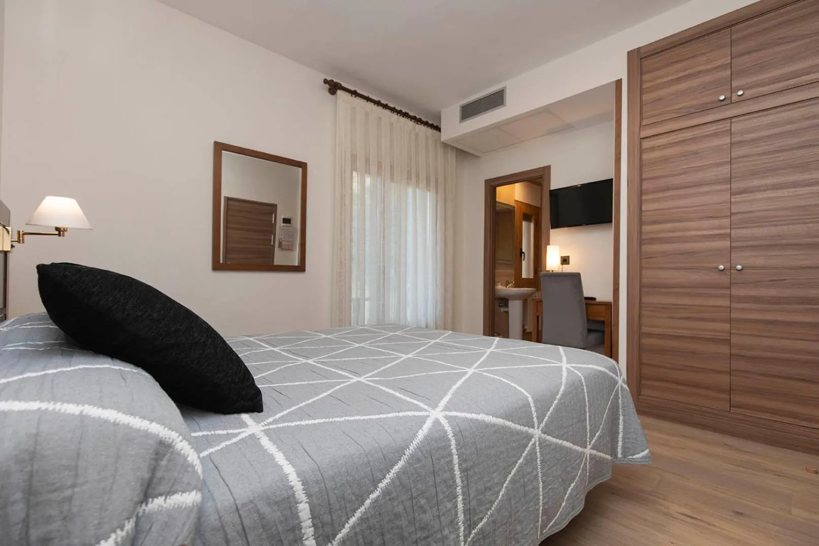 Bed in Hotel Cinca