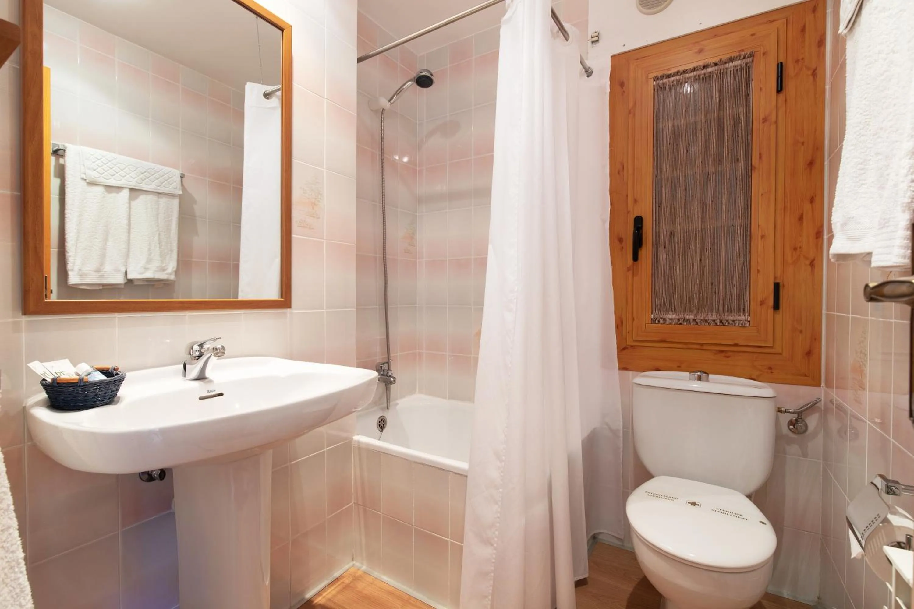 Bathroom in Hotel Cinca