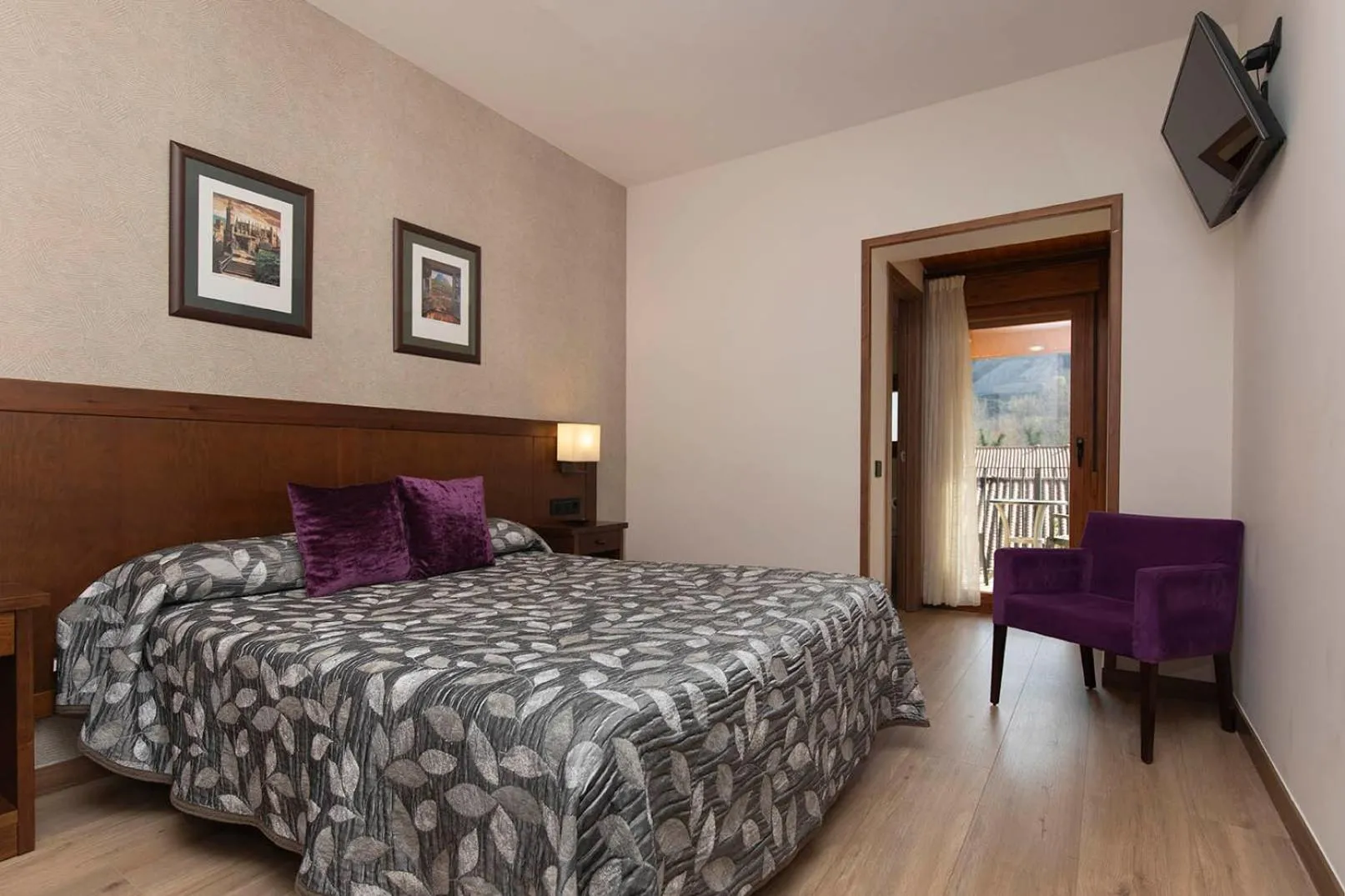 Bed in Hotel Cinca