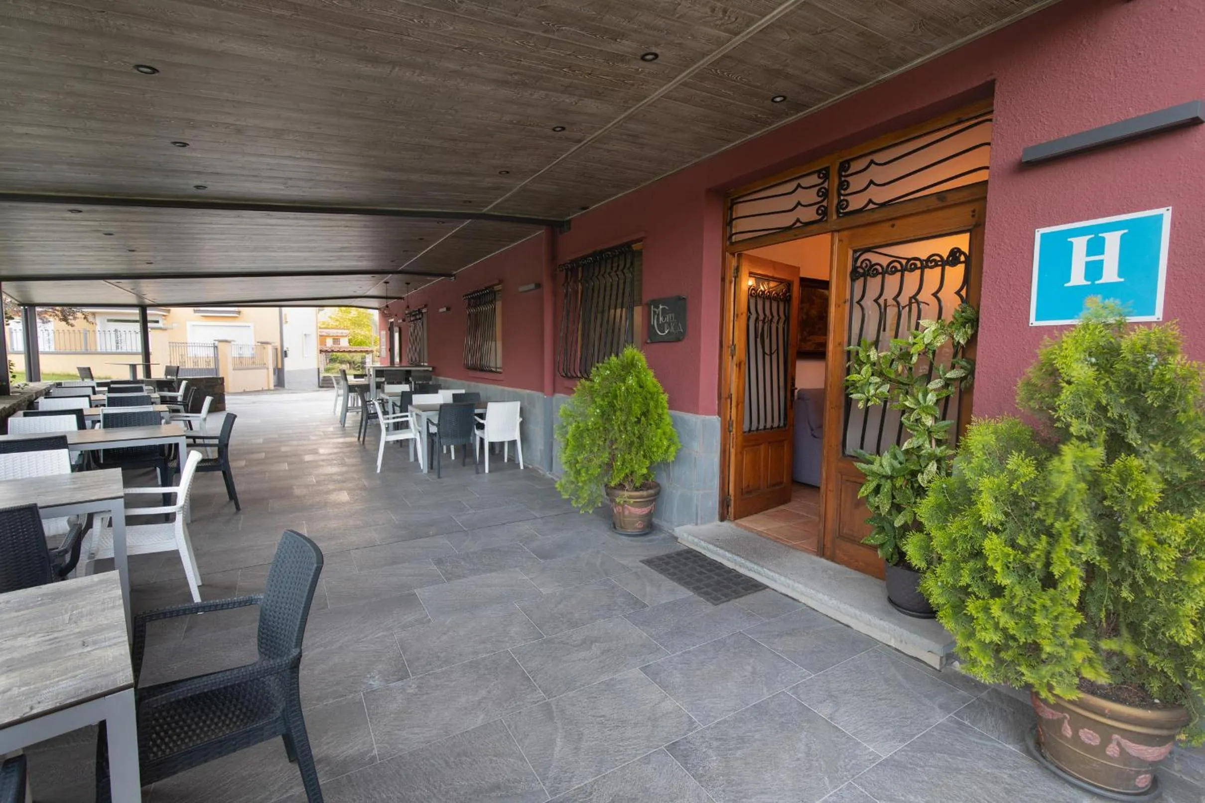 Facade/entrance in Hotel Cinca