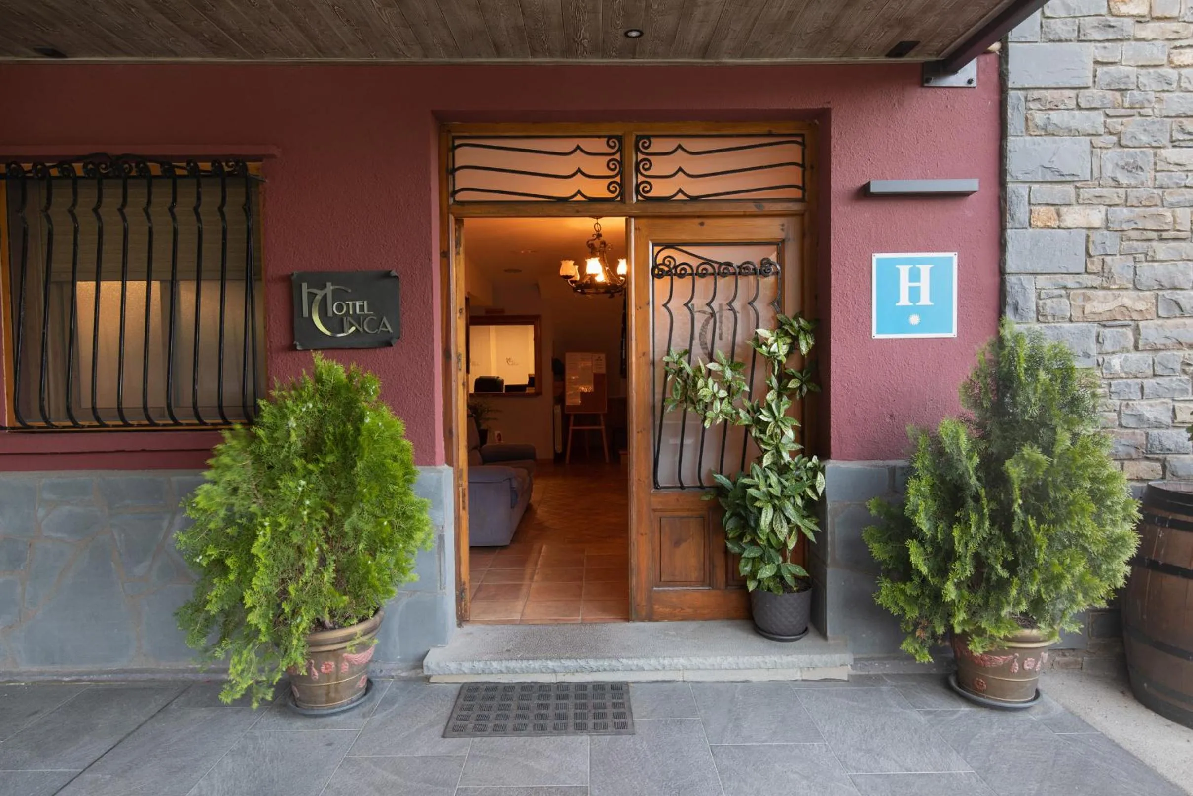 Facade/entrance in Hotel Cinca
