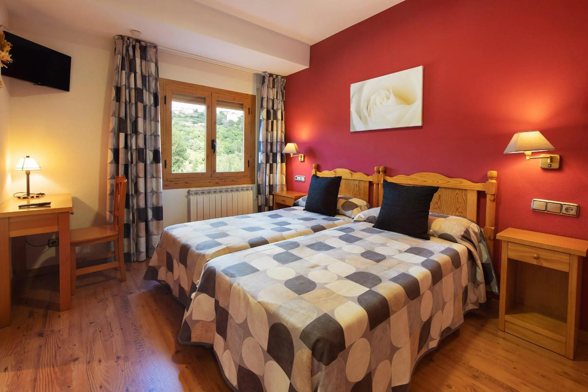 Photo of the whole room, Bed in Hotel Cinca