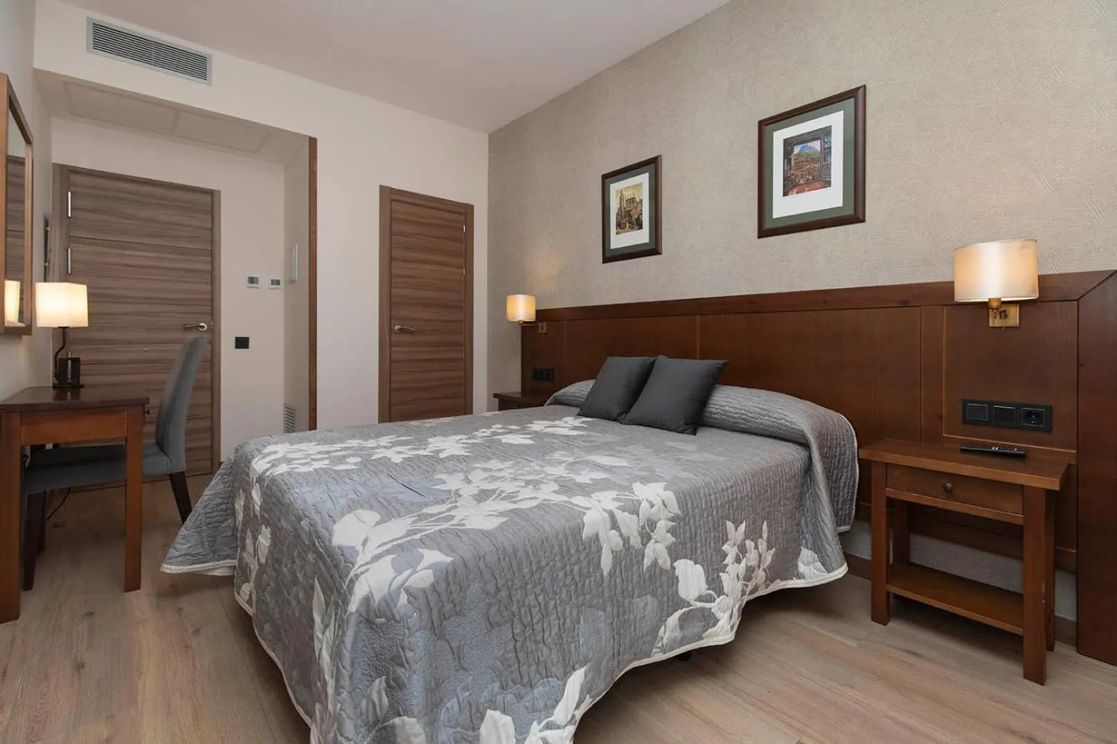 Bed in Hotel Cinca