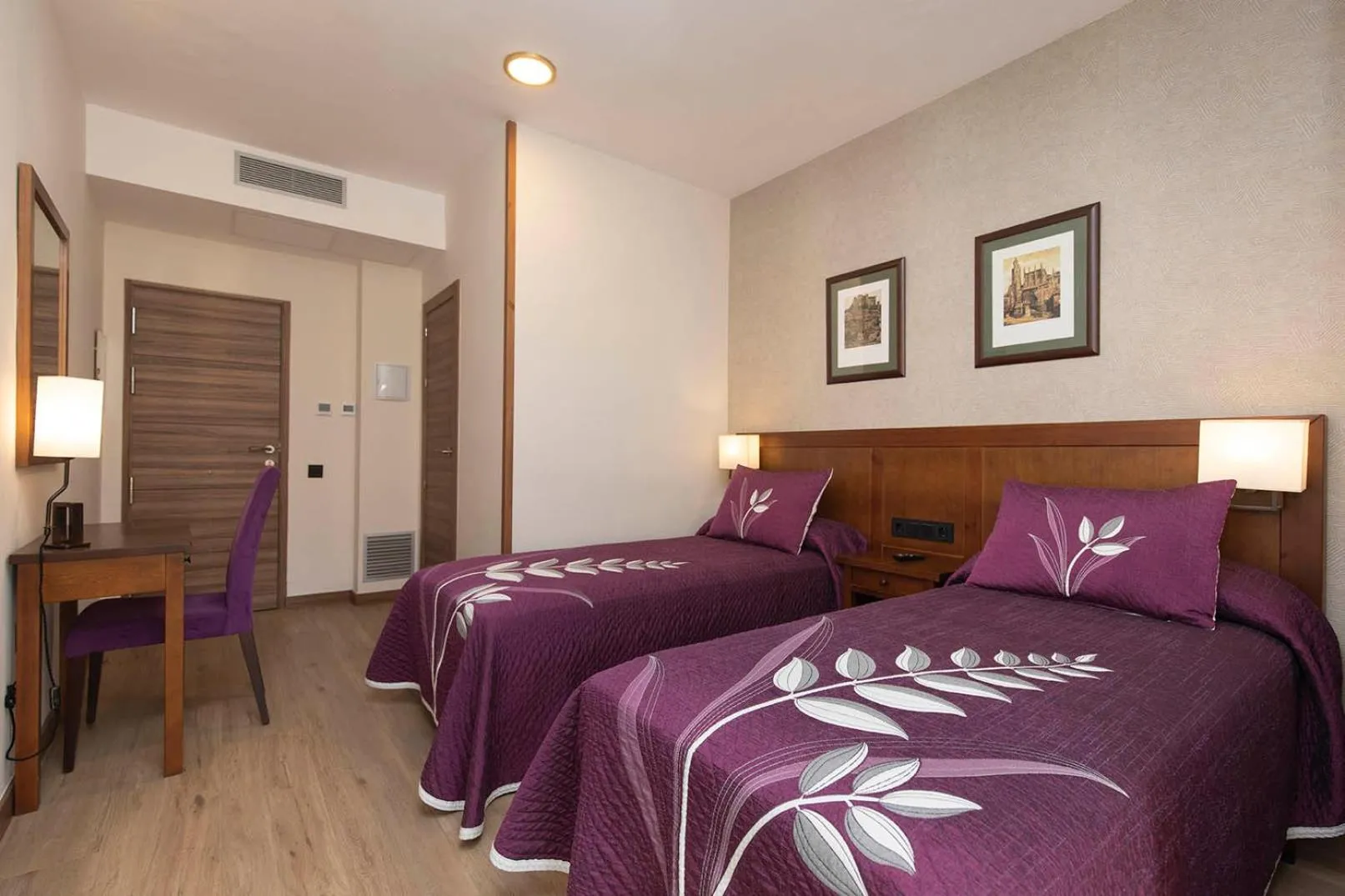 Bed in Hotel Cinca