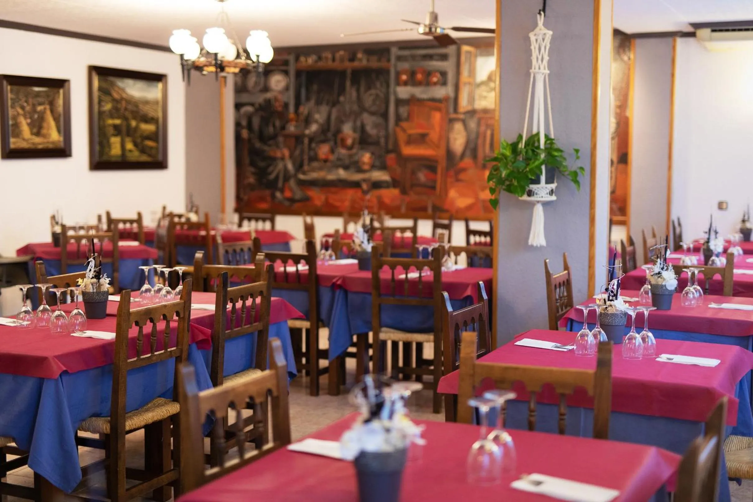Restaurant/places to eat in Hotel Cinca