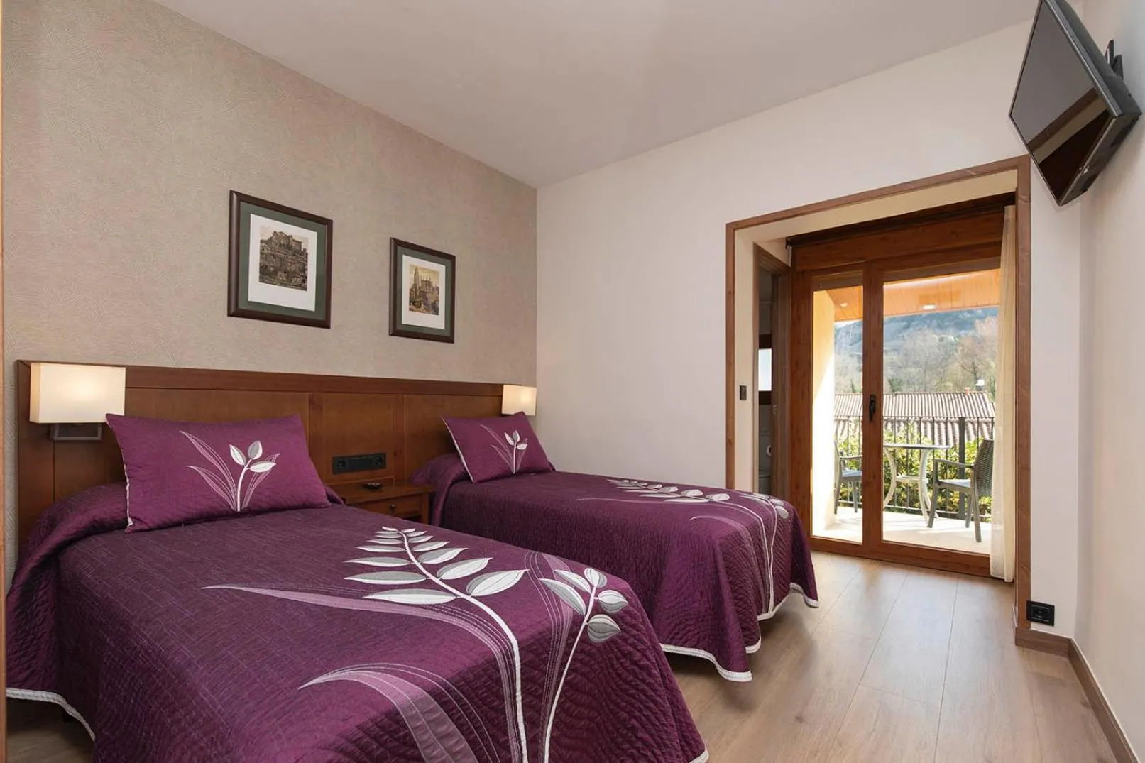 Bed in Hotel Cinca