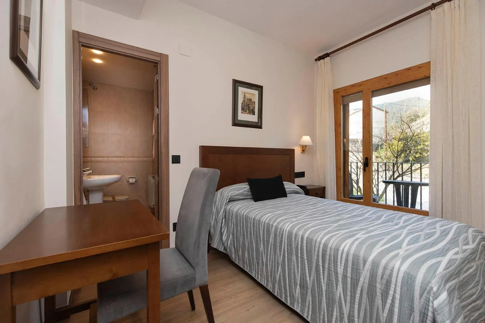 Bed in Hotel Cinca