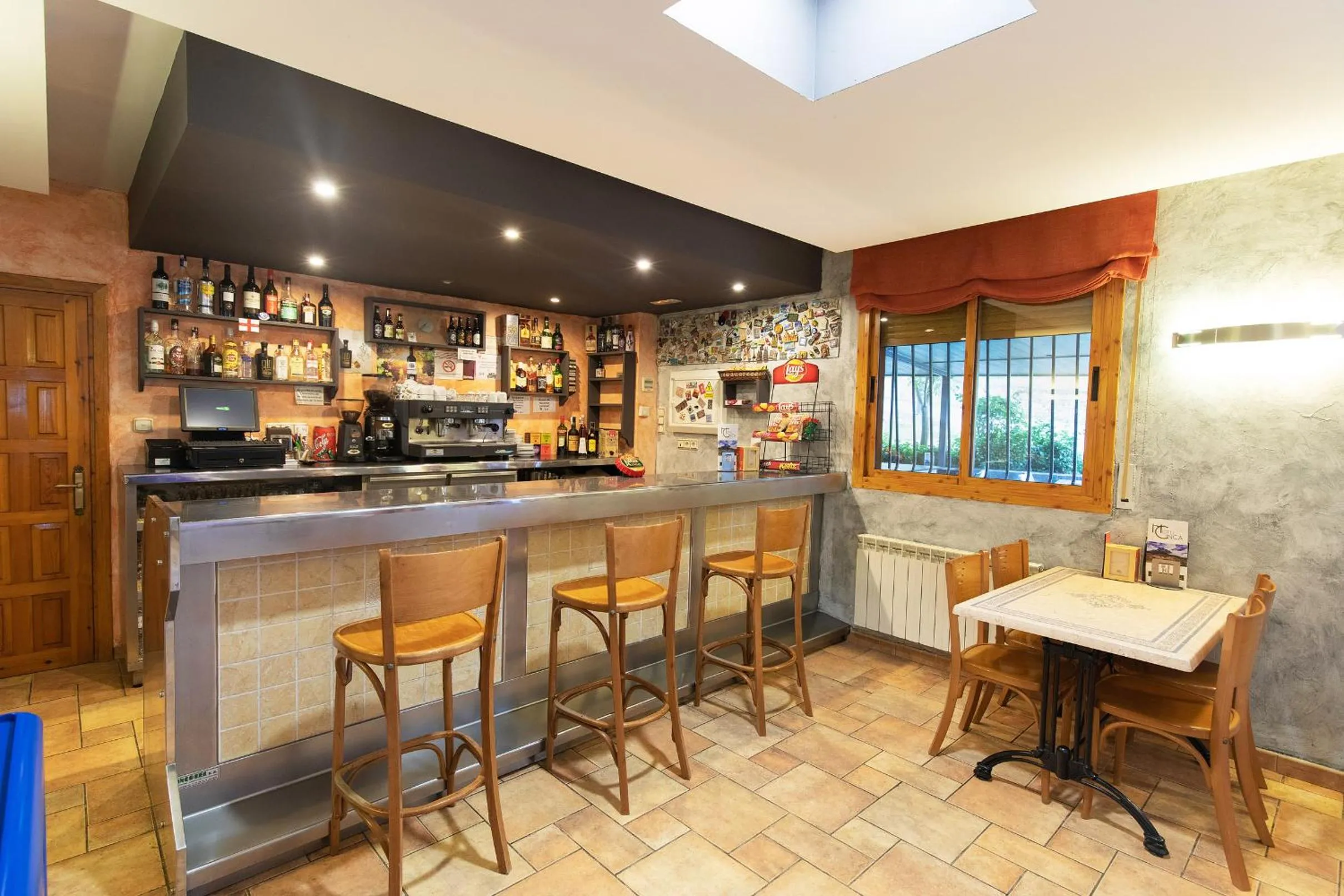 Lounge or bar in Hotel Cinca