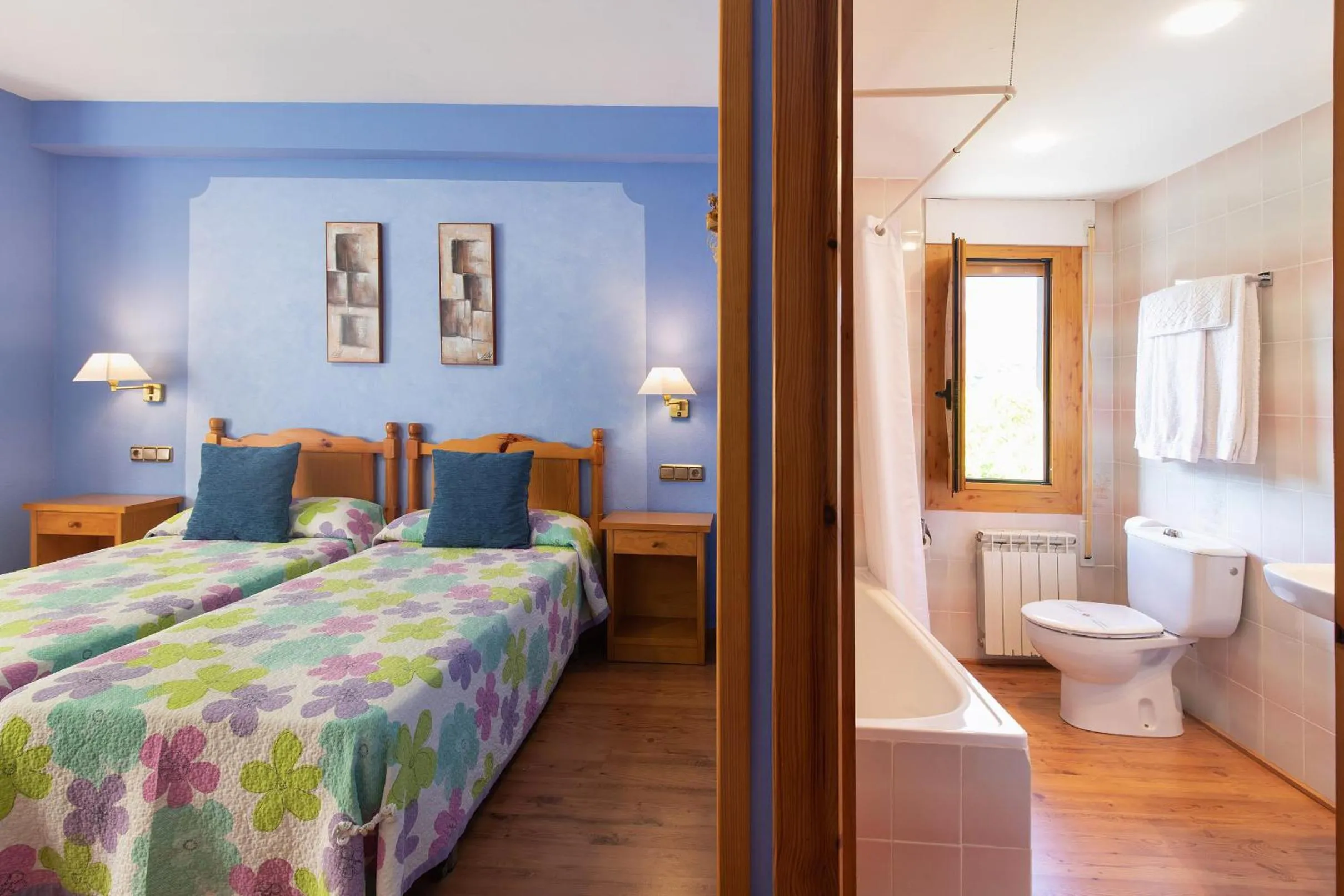 Photo of the whole room, Bed in Hotel Cinca