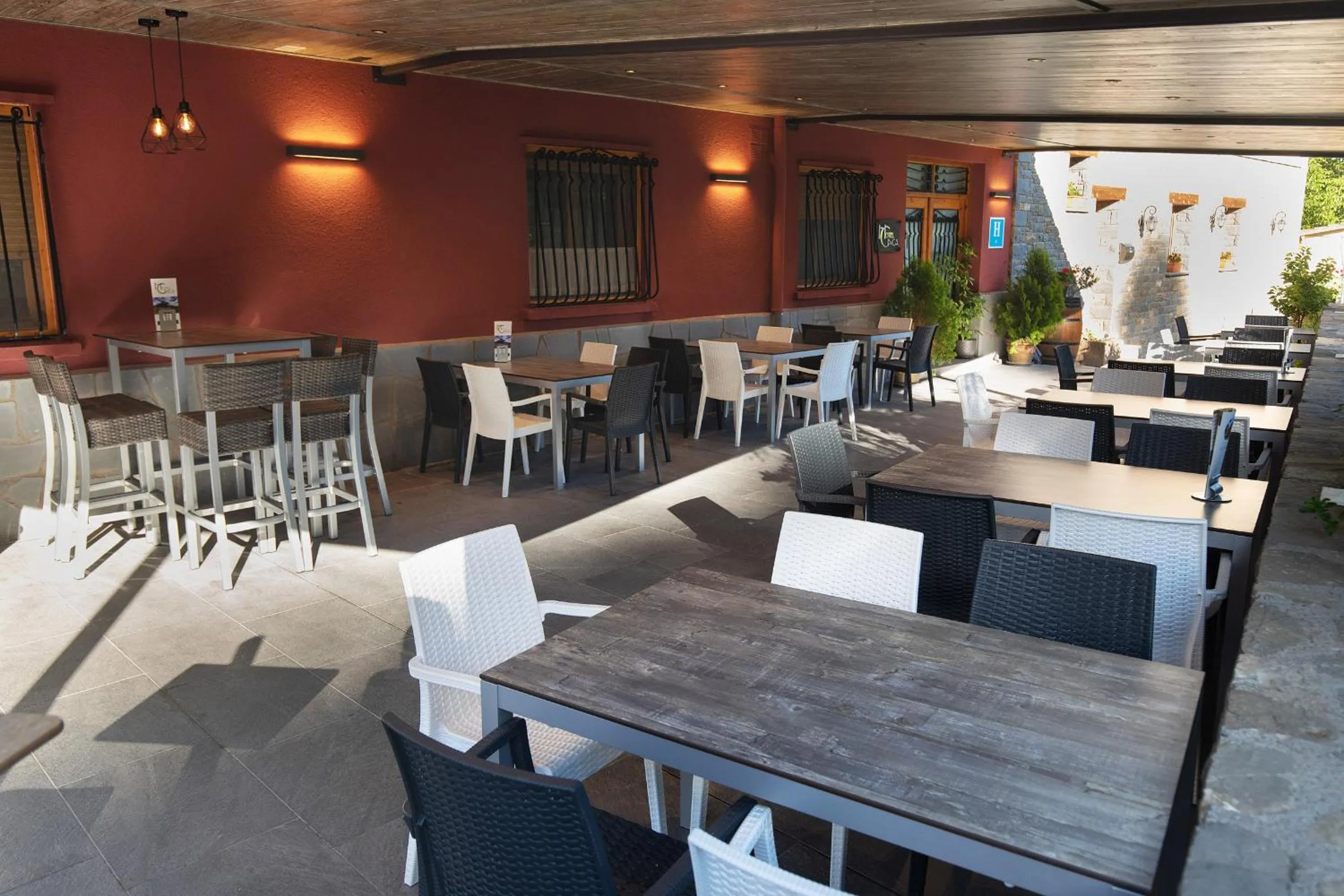 Restaurant/places to eat in Hotel Cinca