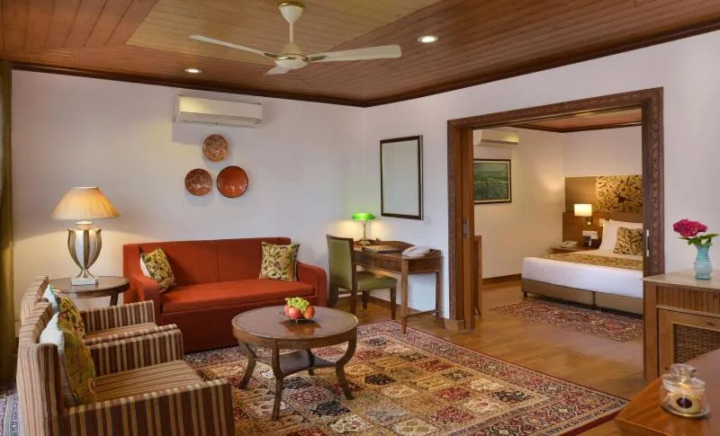 Living room, Bed in Fortune Resort Heevan, Srinagar - Member ITC Hotels' Group