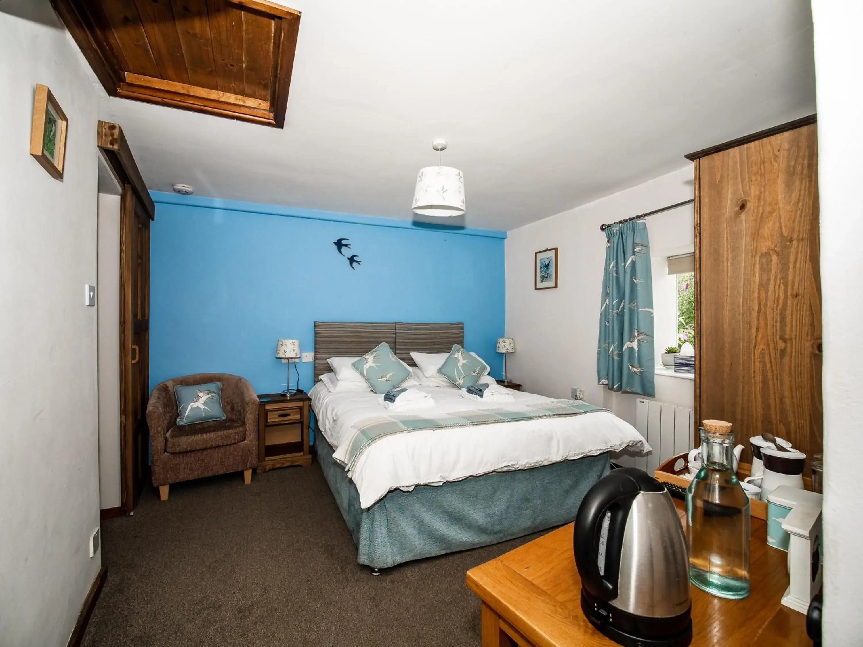 Double or Twin Room with Shower - single occupancy in Stag's Head Double or Twin Room with Shower - single occupancy in Stag's Head