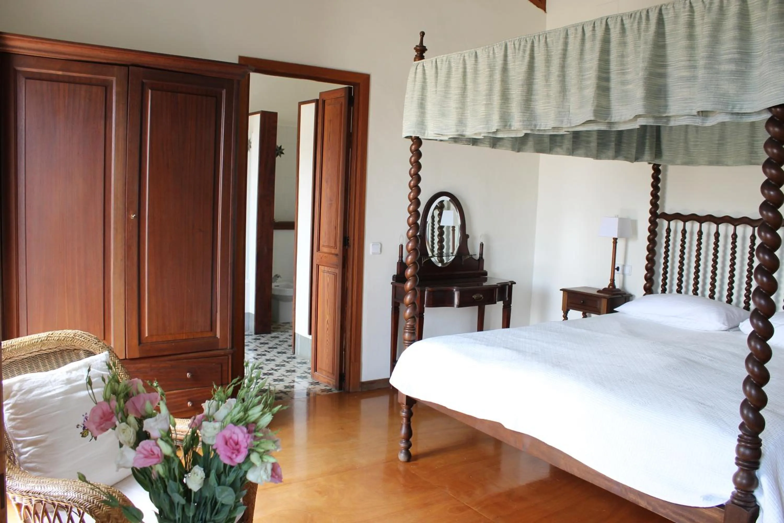 Photo of the whole room, Bed in Sant Jaume