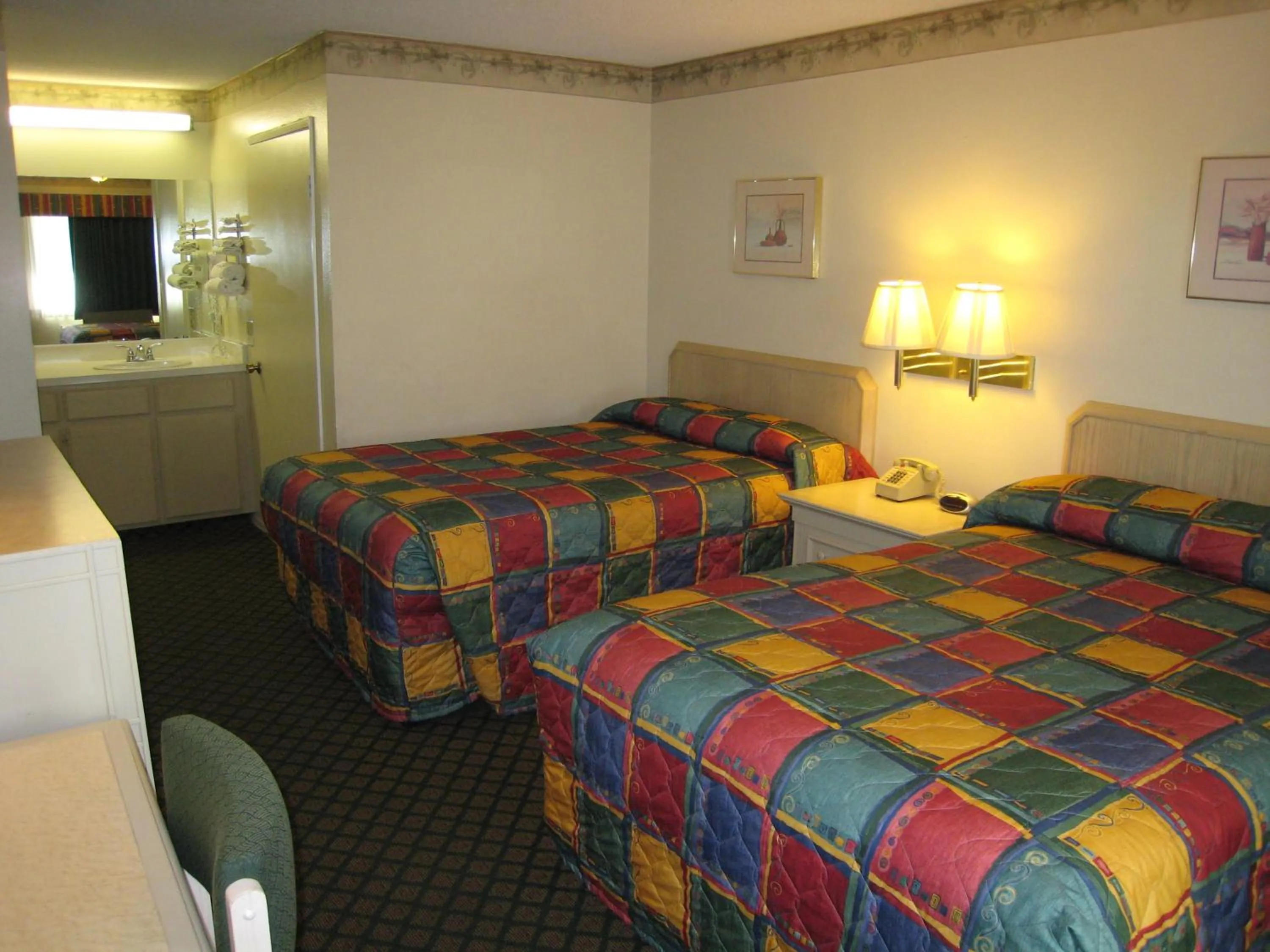 Bed in Town House Motel