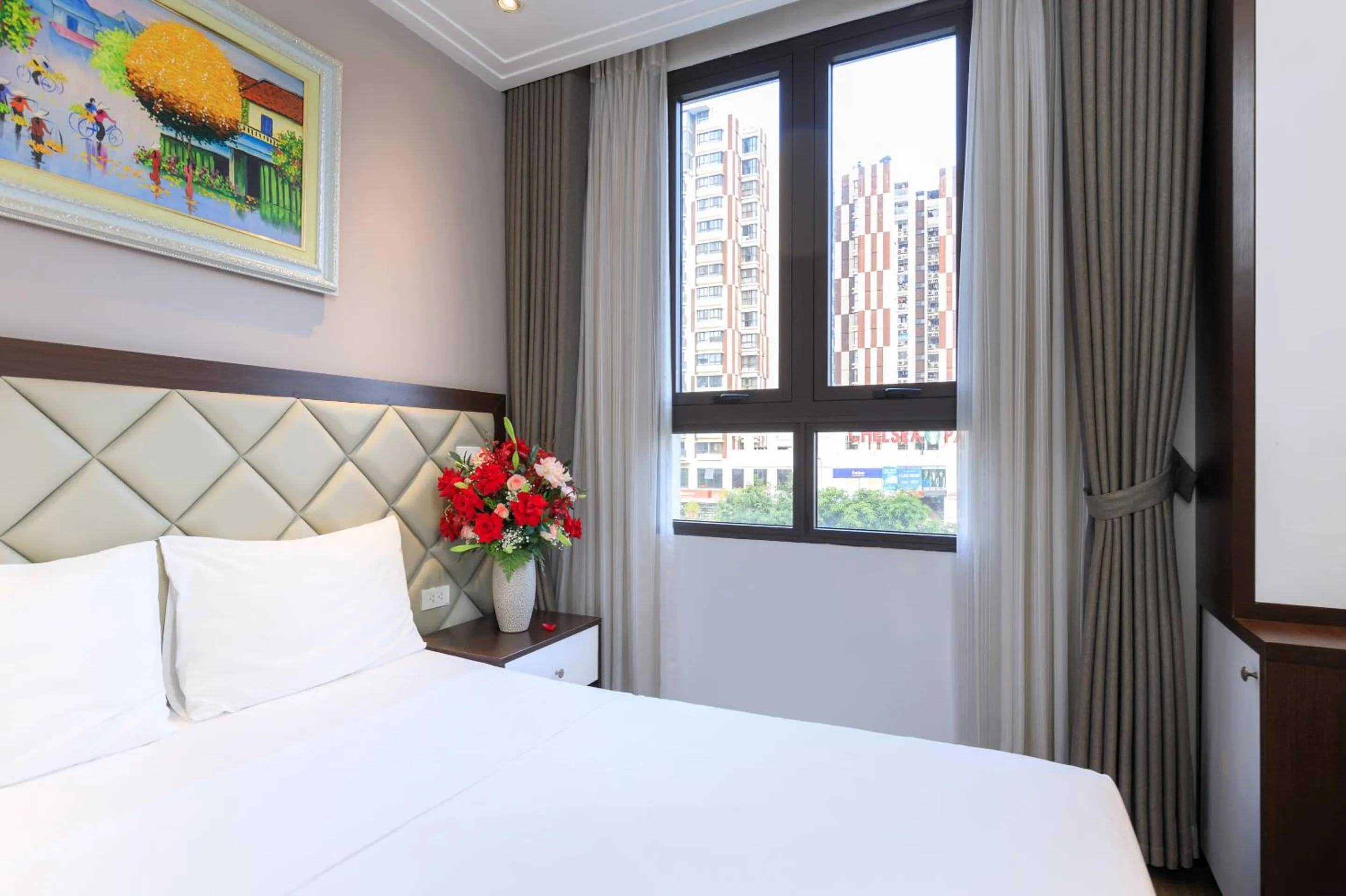 Photo of the whole room, Bed in Yolo Wa Hotel