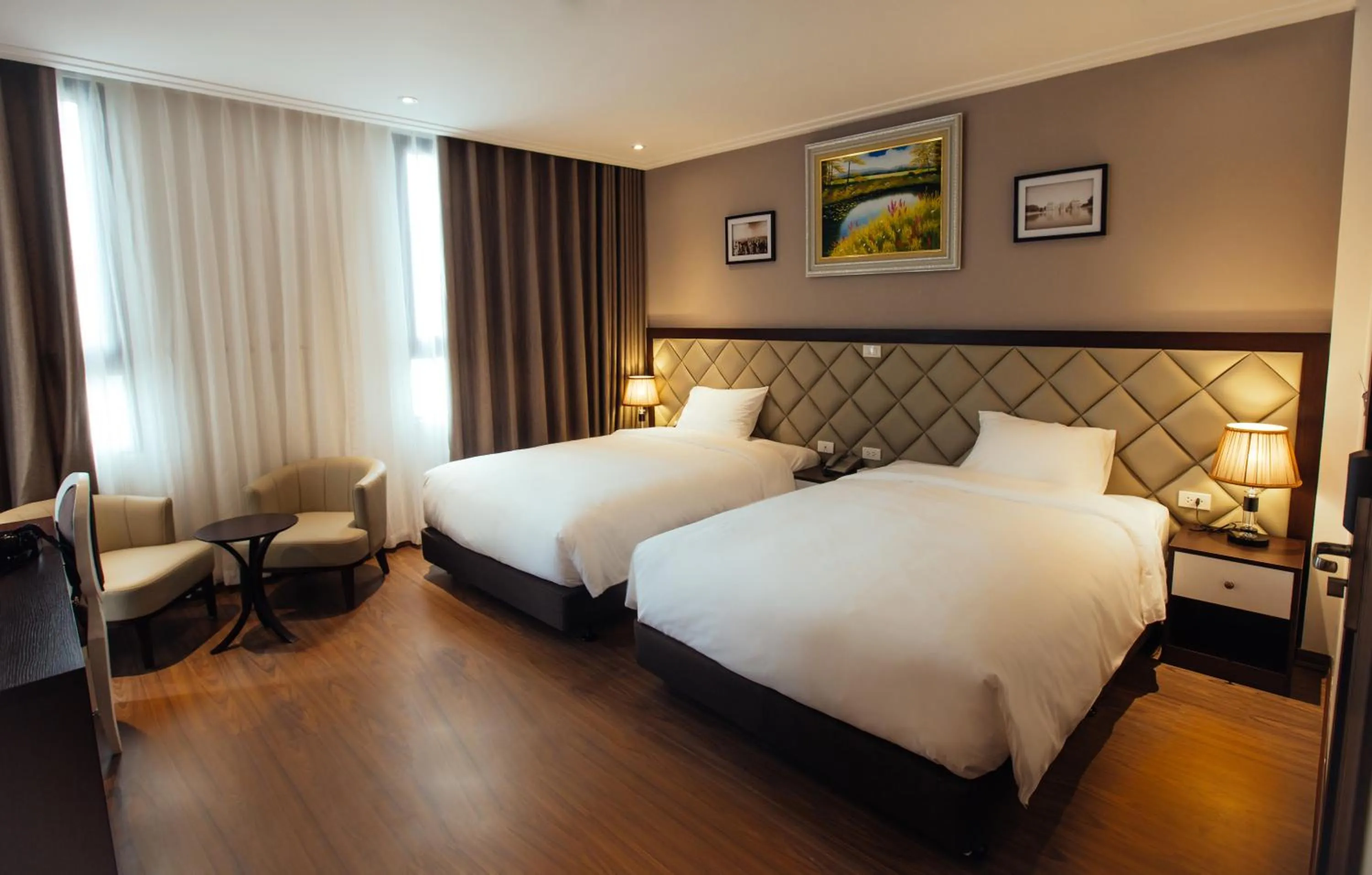 Photo of the whole room, Bed in Yolo Wa Hotel