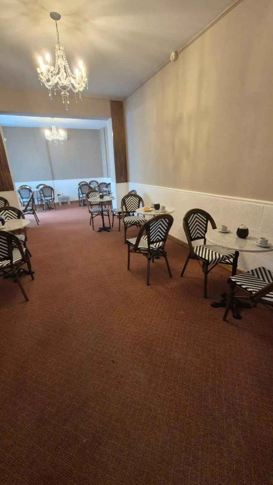 Restaurant/places to eat in DAKAR HOTEL