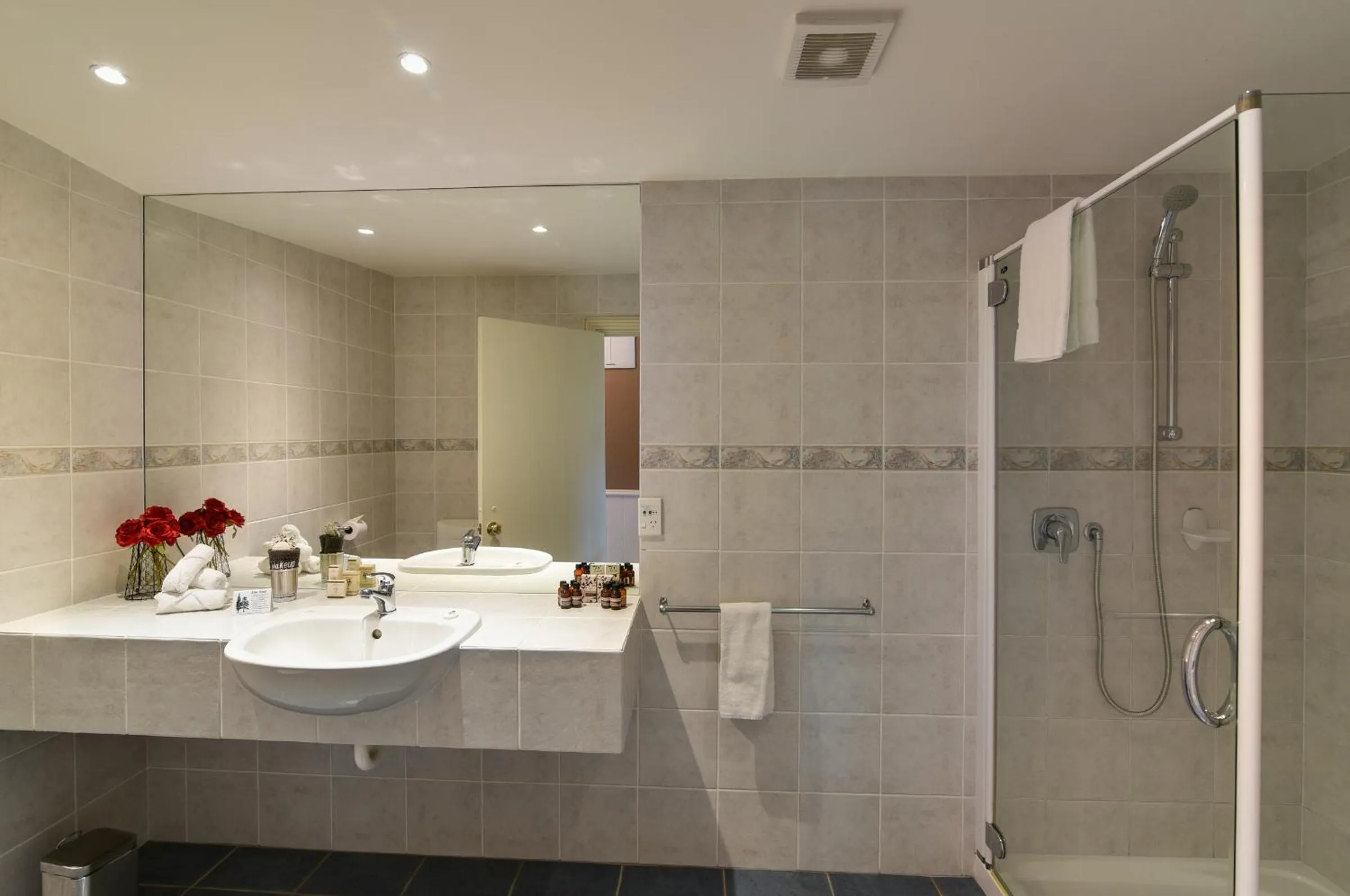 Manata Homestead & Lodge