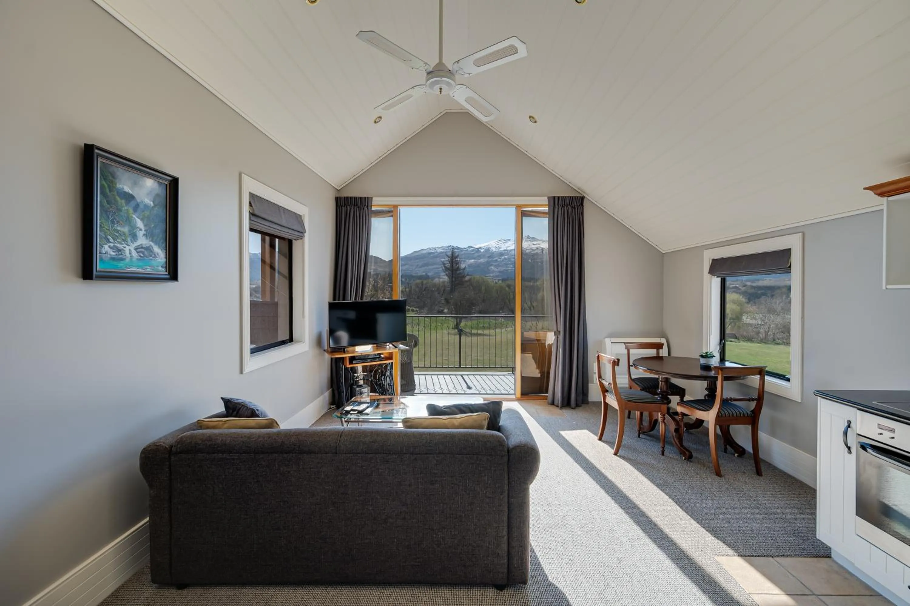 Manata Homestead & Lodge