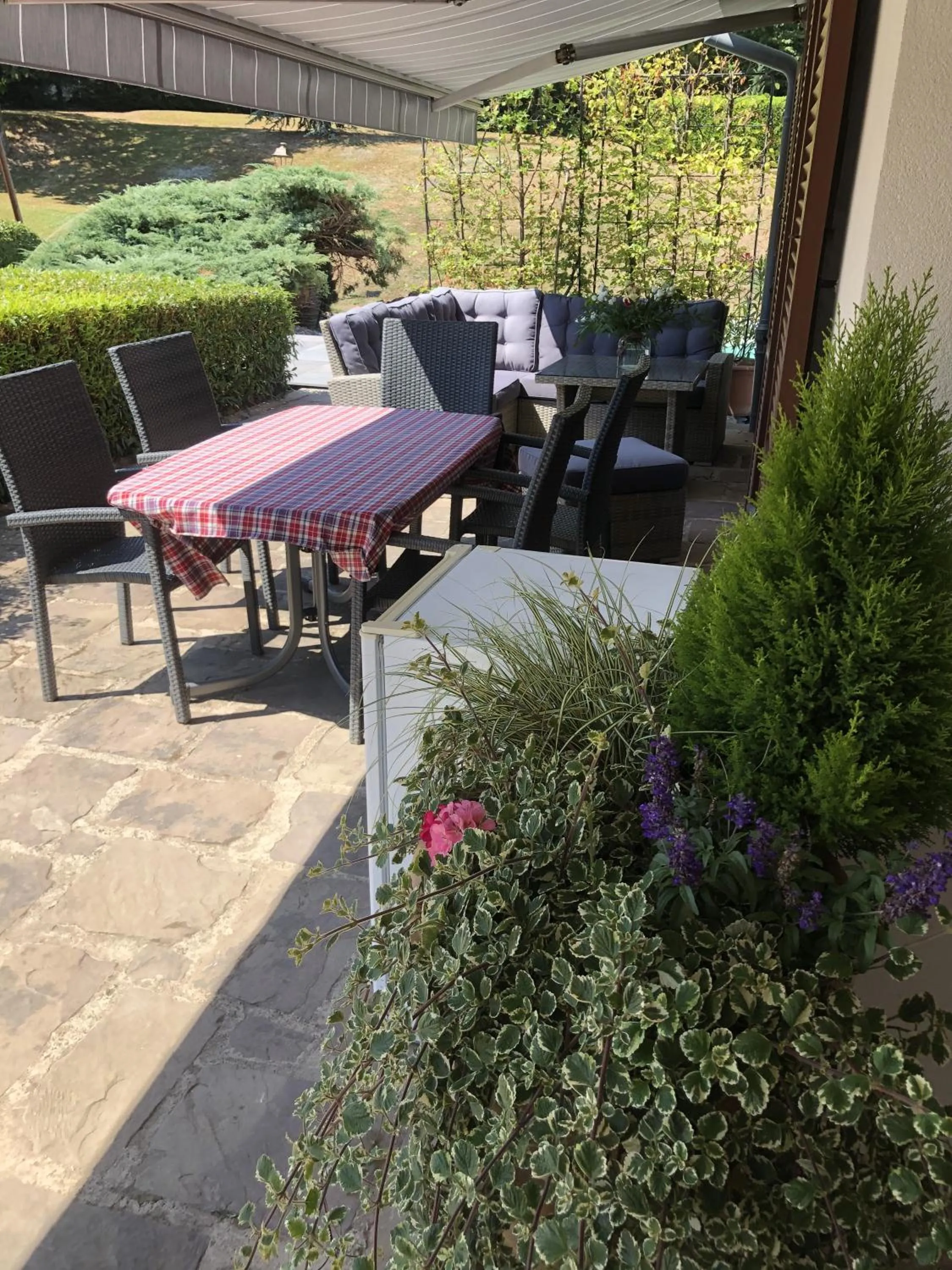 Patio in Les Chambres Chez Christine