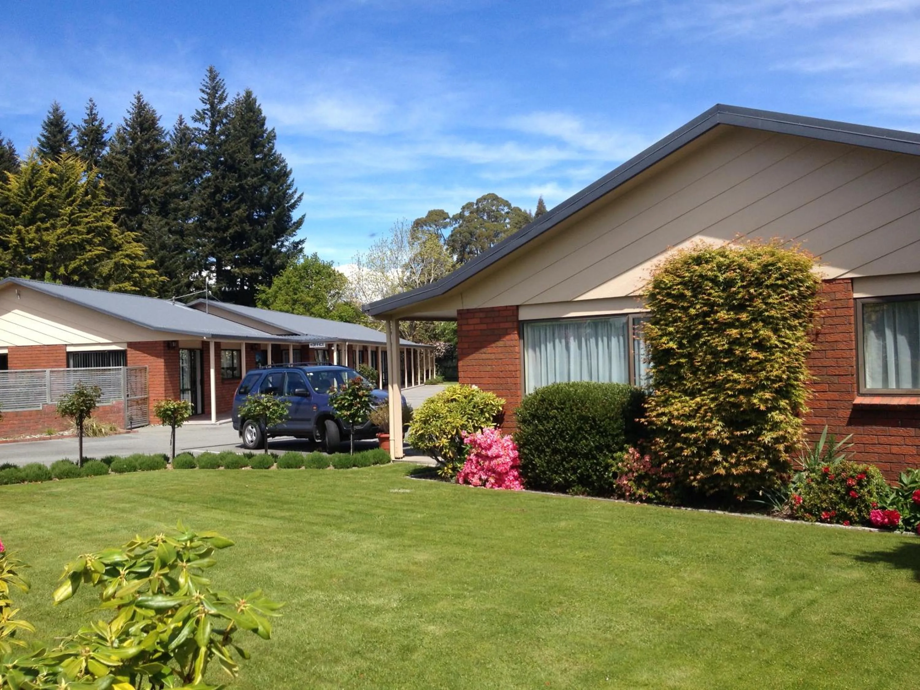 Facade/entrance in Arran Motel
