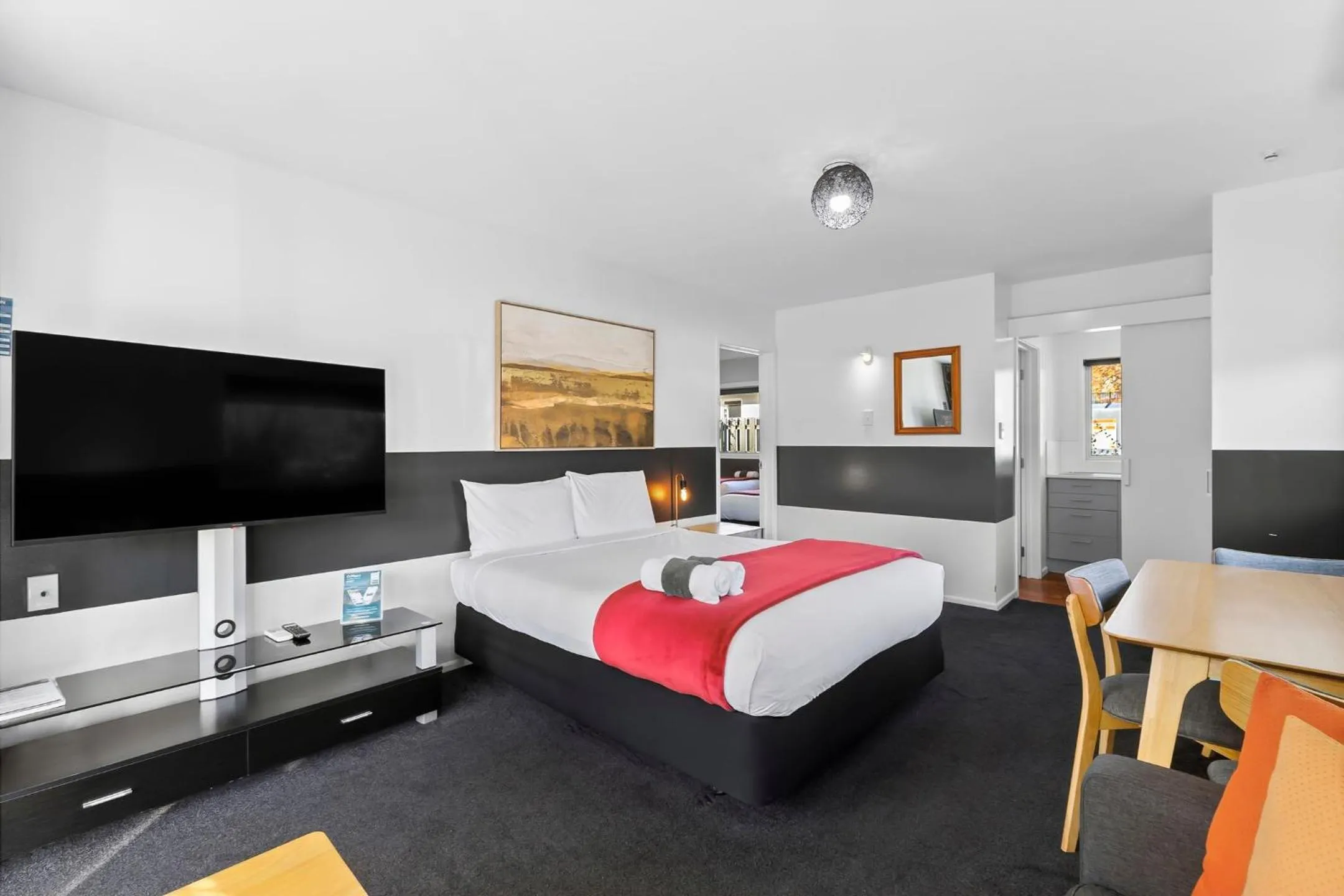 TV and multimedia, Bed in Alpine Motel