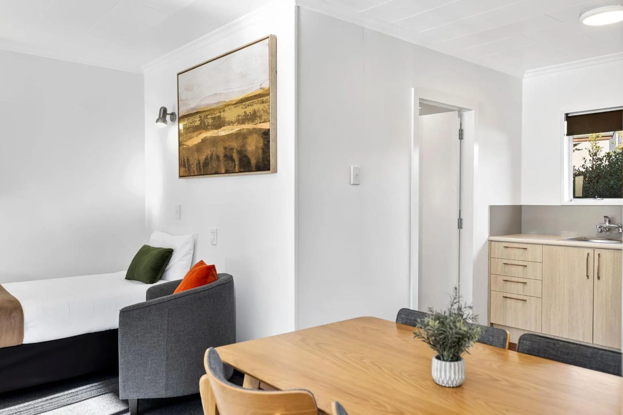 Kitchen or kitchenette in Alpine Motel