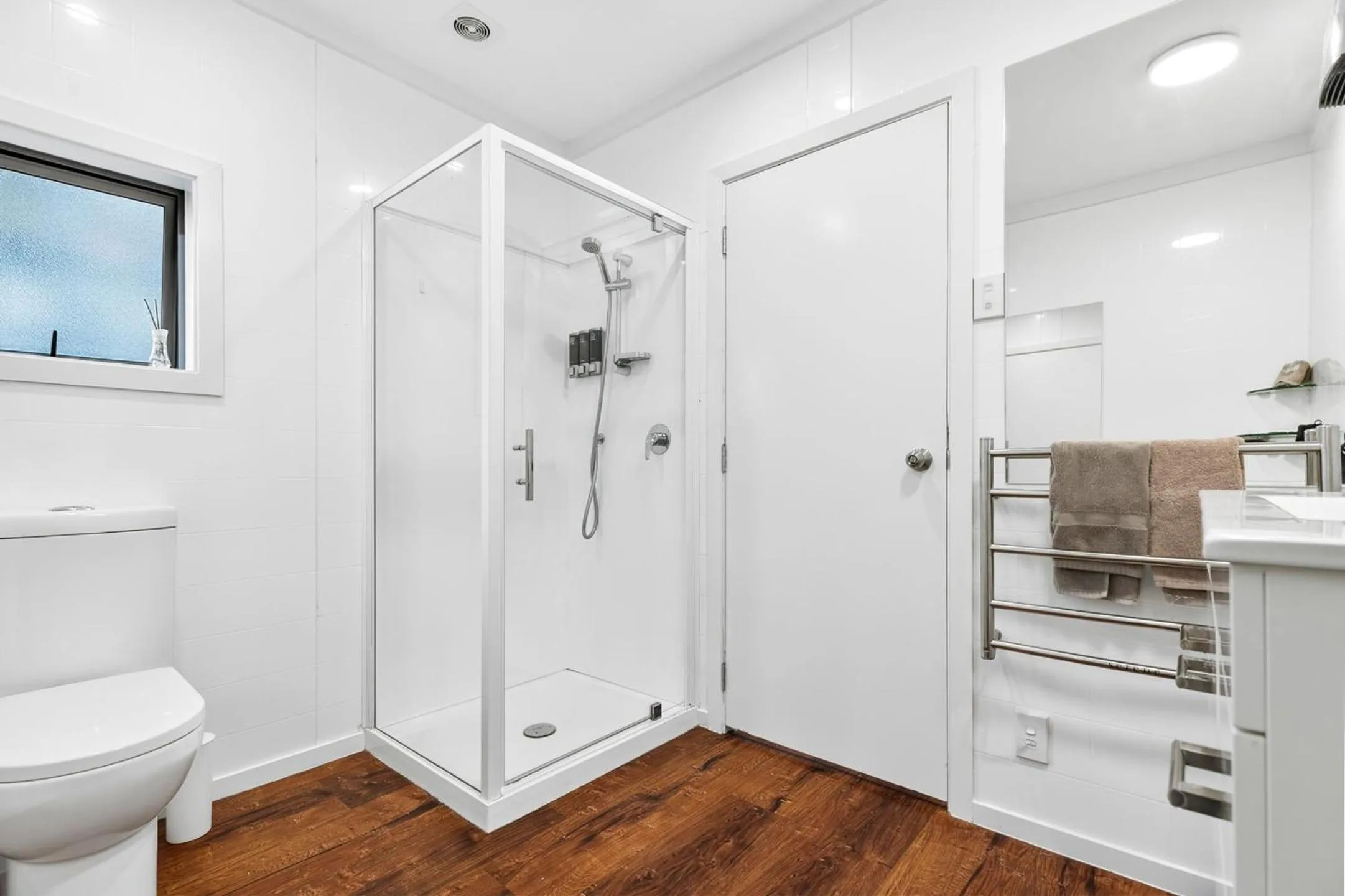 Shower in Alpine Motel