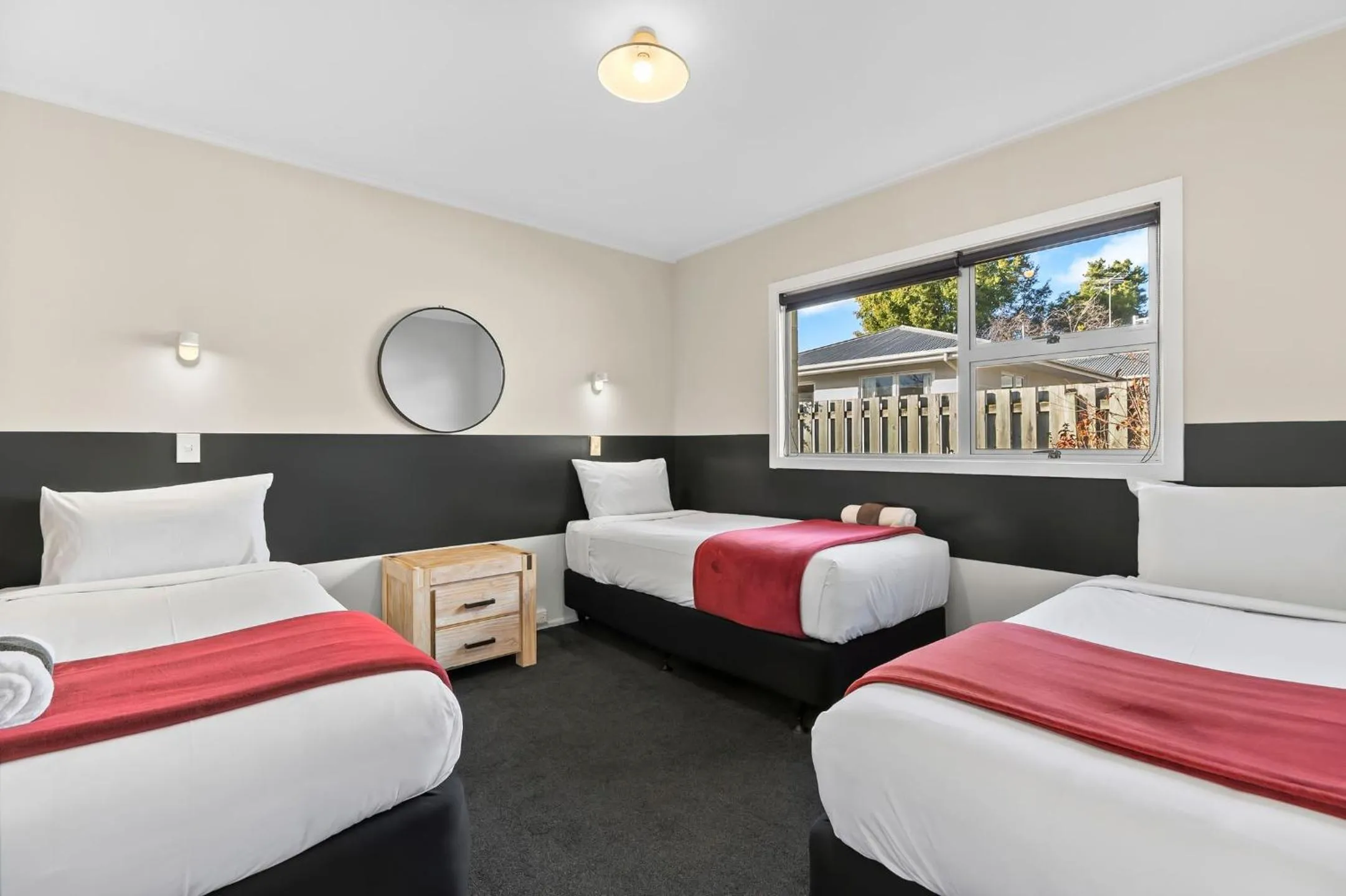 Bedroom, Bed in Alpine Motel