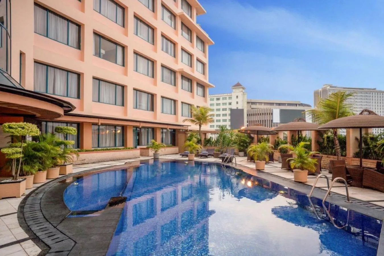 Swimming pool in Hotel Ciputra Semarang managed by Swiss-Belhotel International