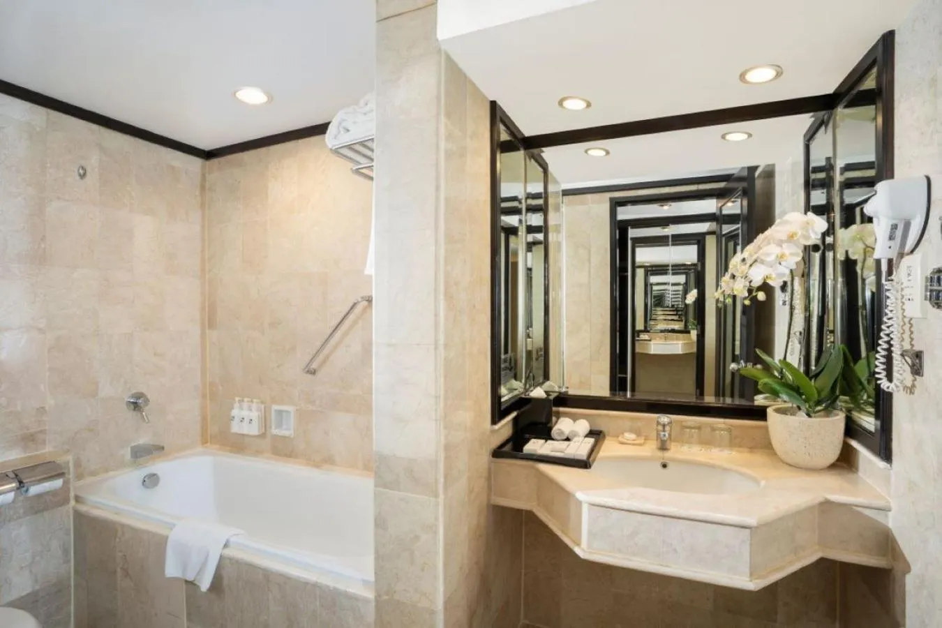 Shower in Hotel Ciputra Semarang managed by Swiss-Belhotel International