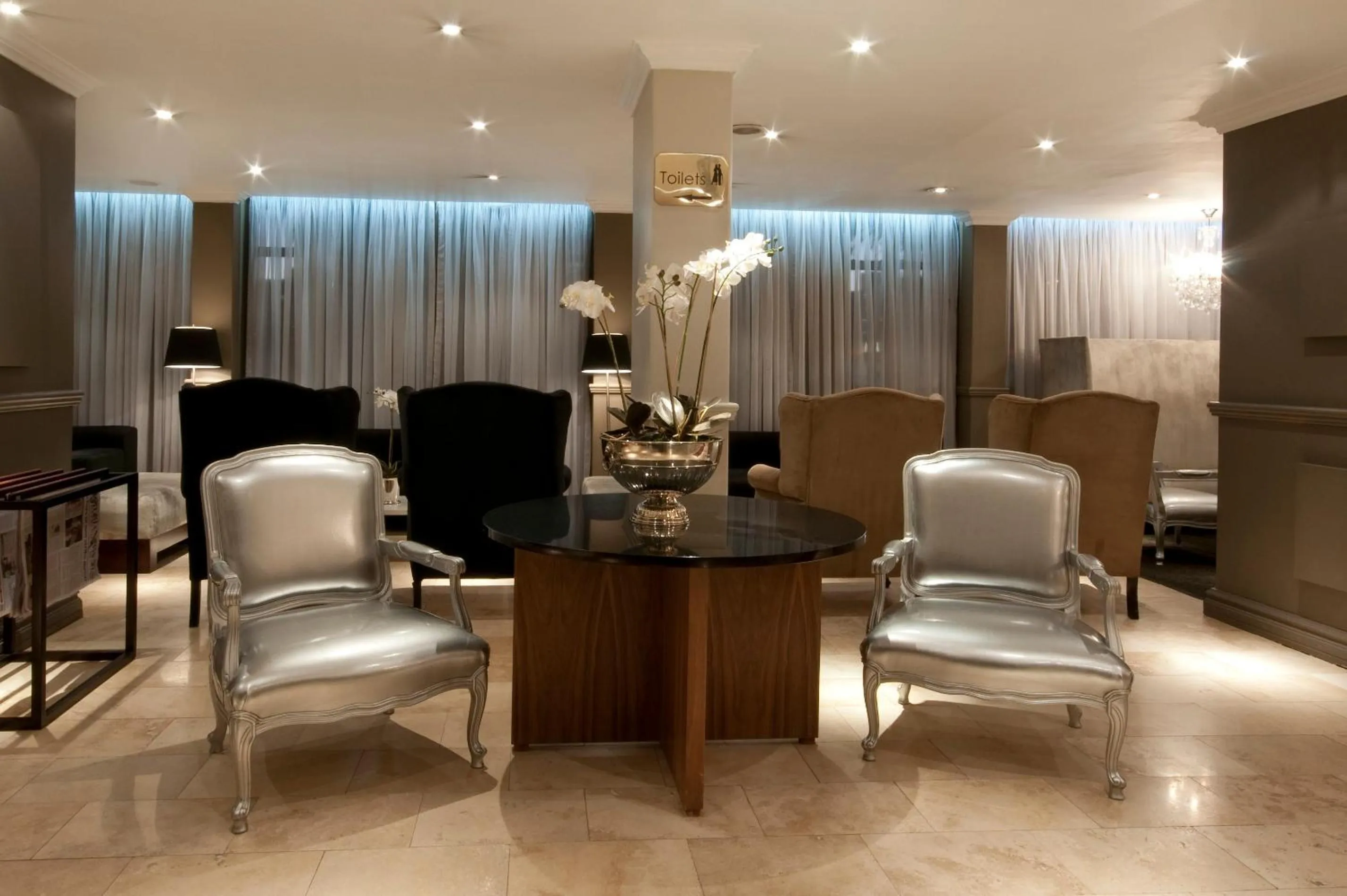 Lounge or bar in Manhattan Hotel