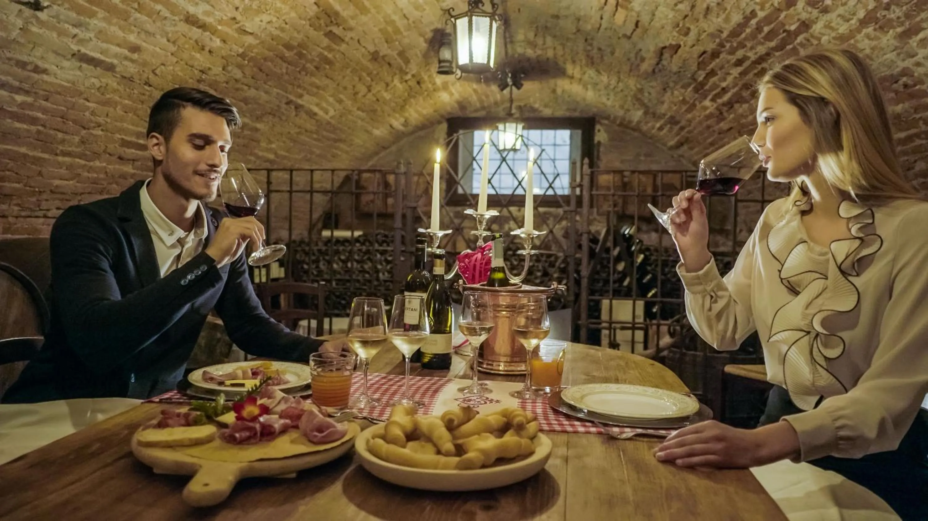 Lounge or bar in Relais Castello Bevilacqua