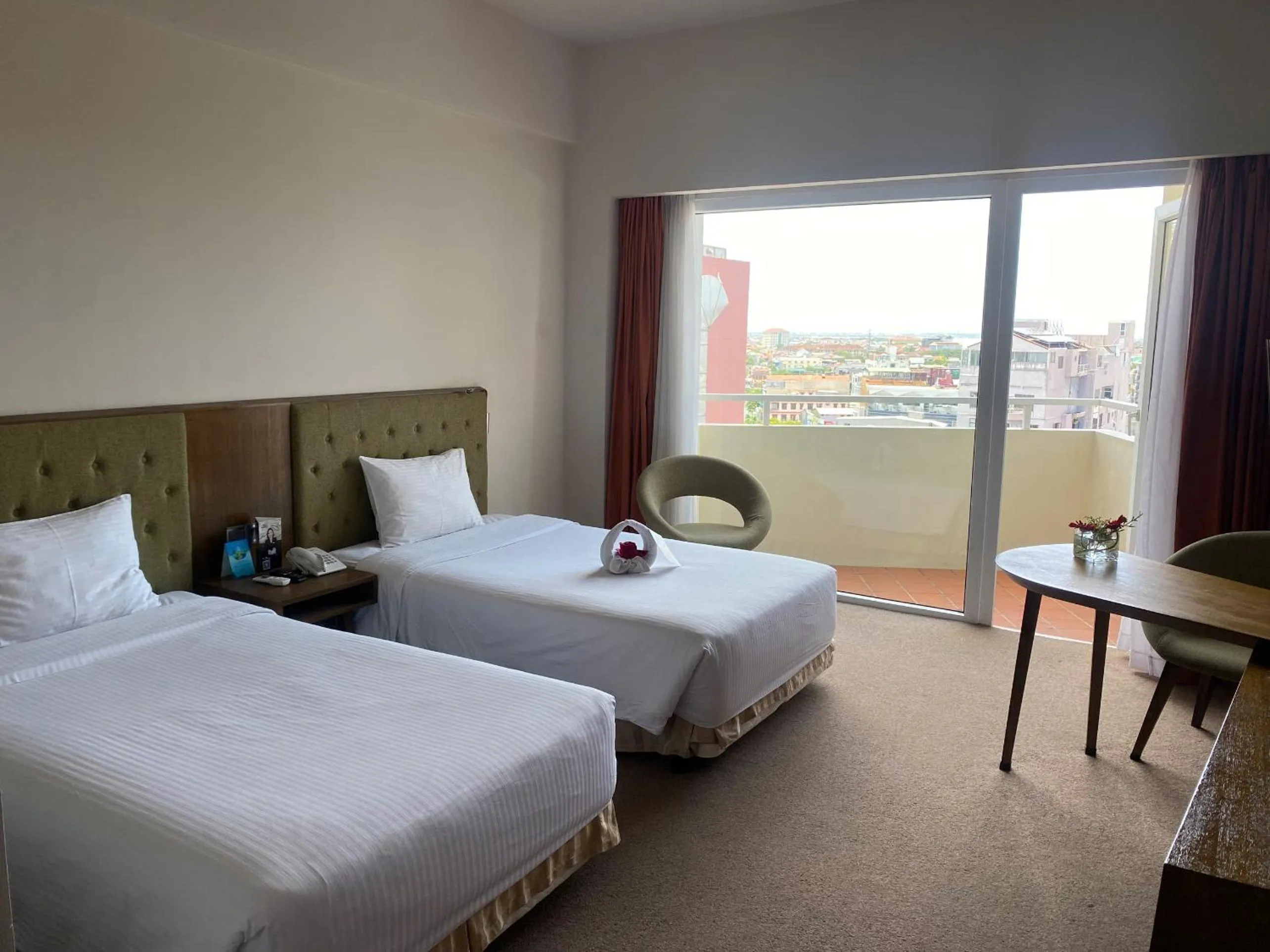 Bed in Muong Thanh Holiday Hue Hotel