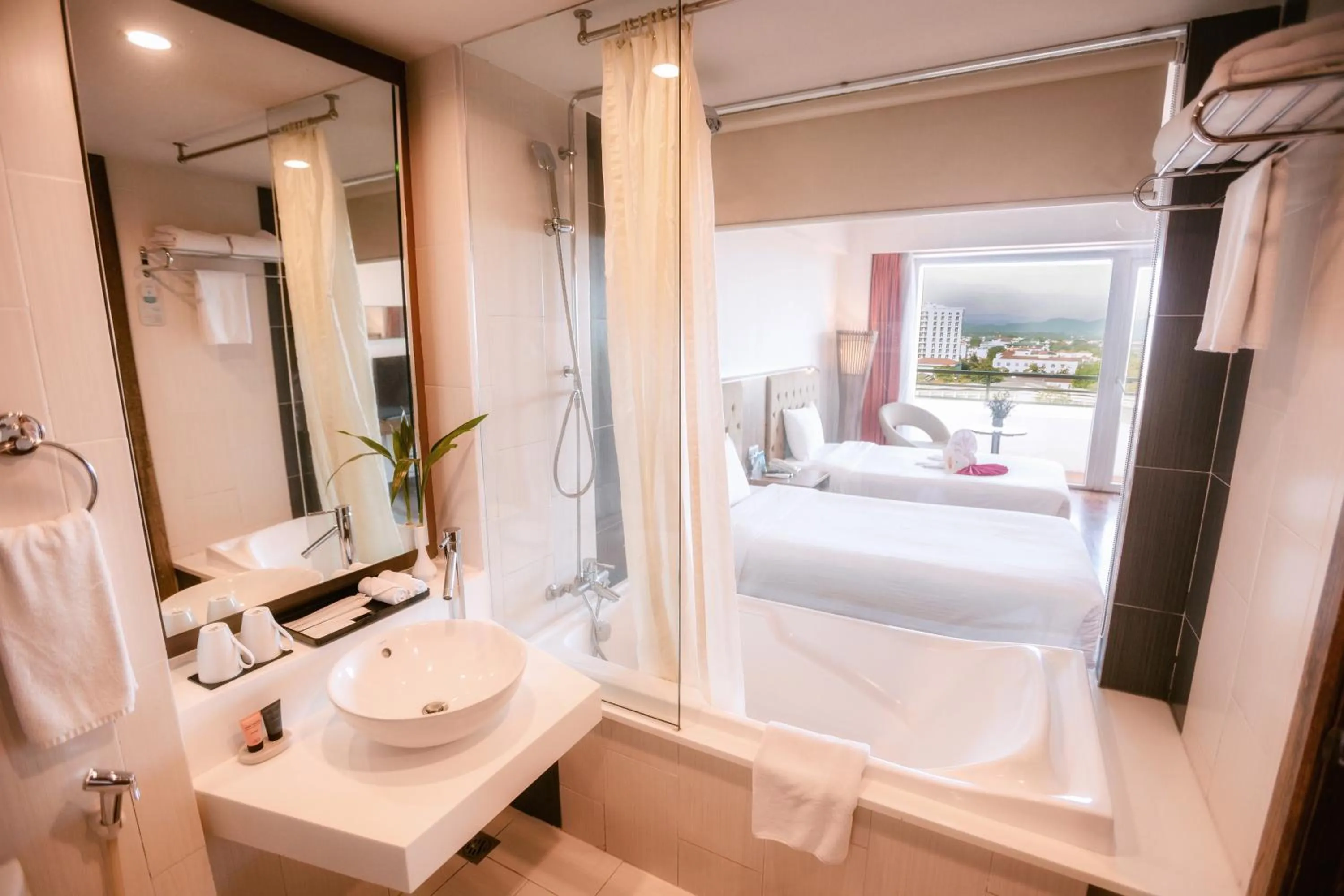 Shower, Bed in Muong Thanh Holiday Hue Hotel