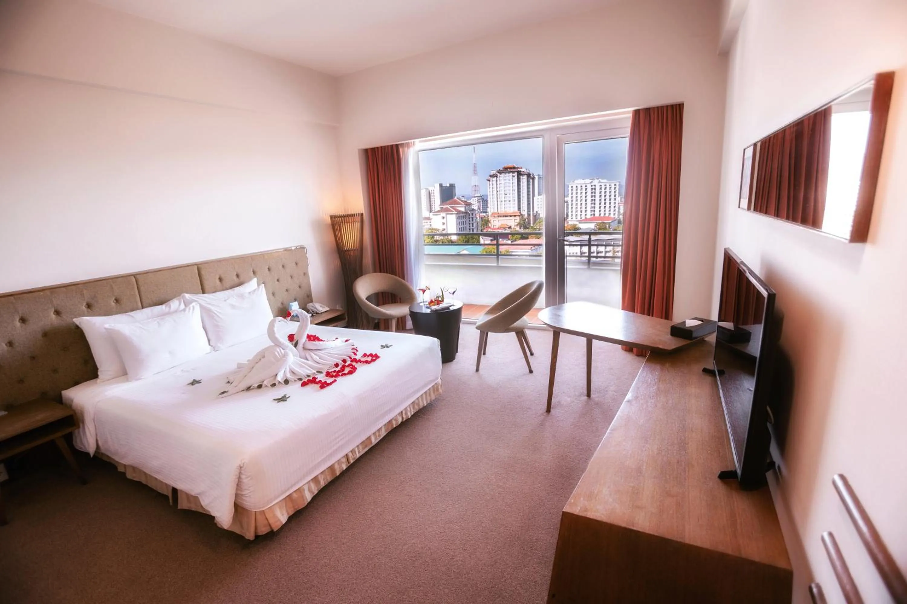 Bed in Muong Thanh Holiday Hue Hotel