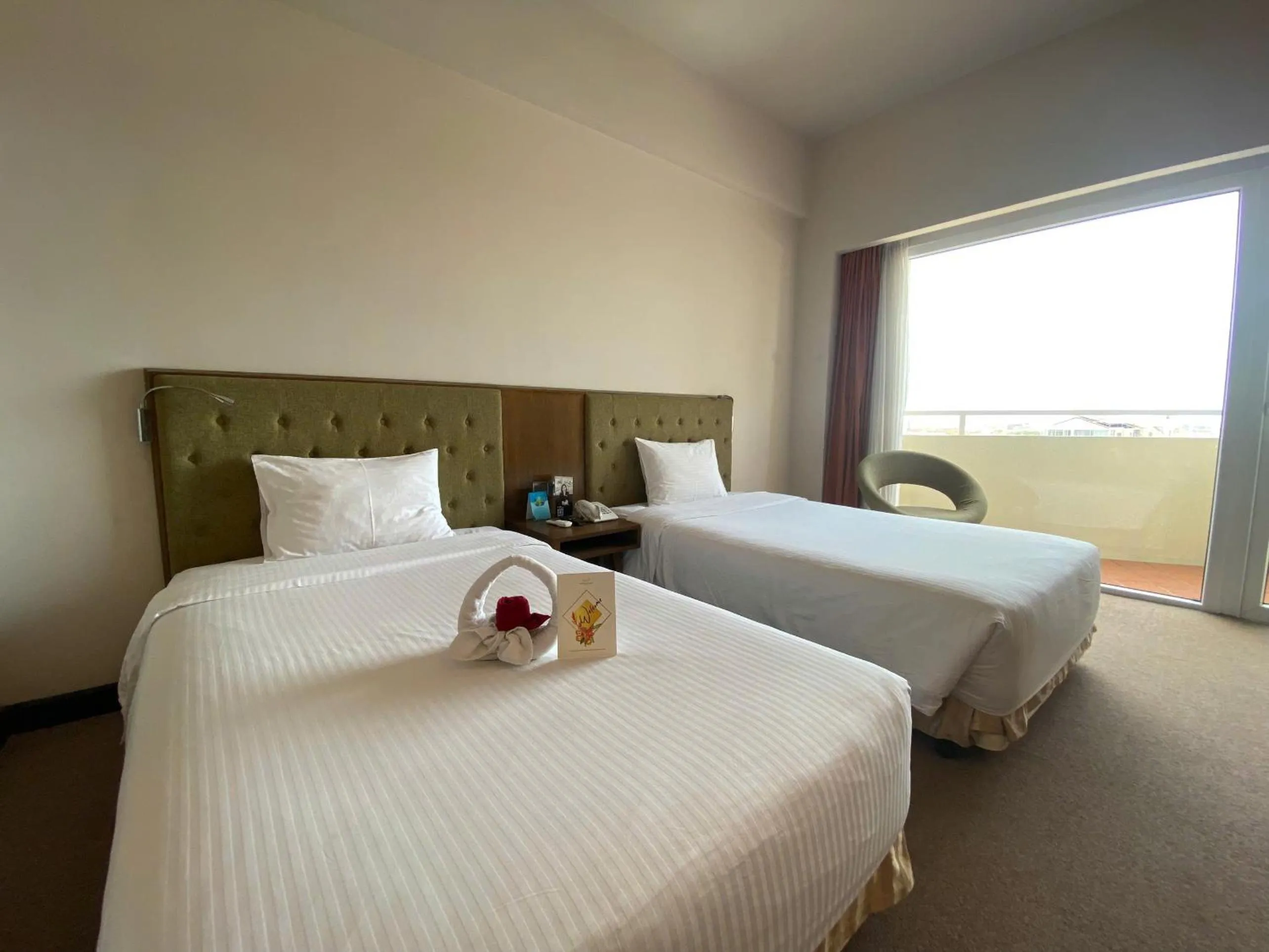 Bed in Muong Thanh Holiday Hue Hotel