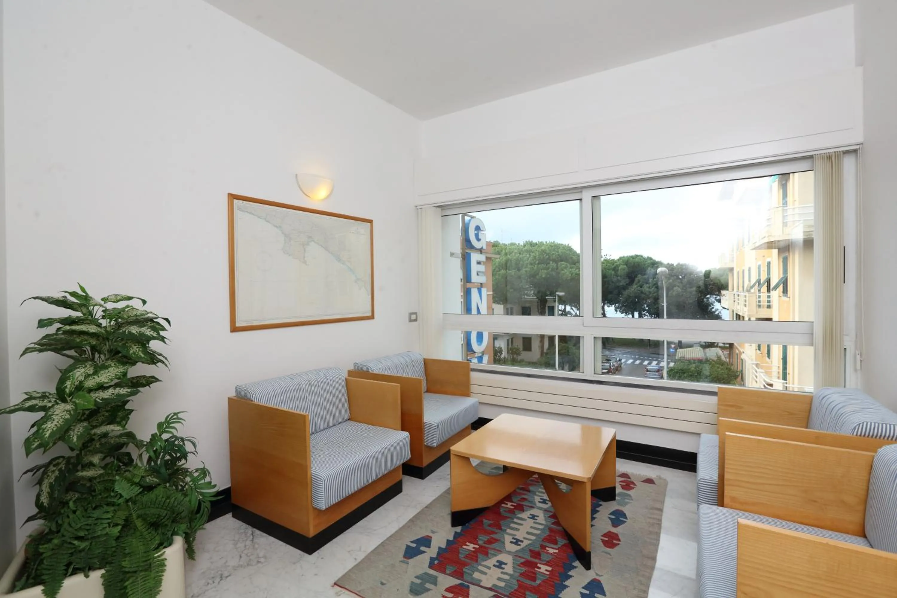 Communal lounge/ TV room in Hotel Genova