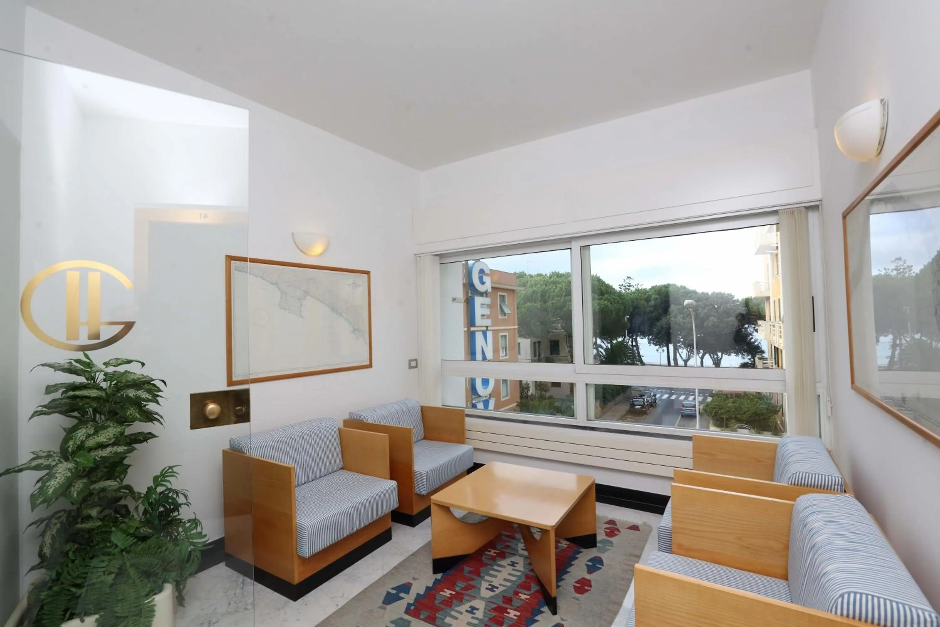 Communal lounge/ TV room in Hotel Genova