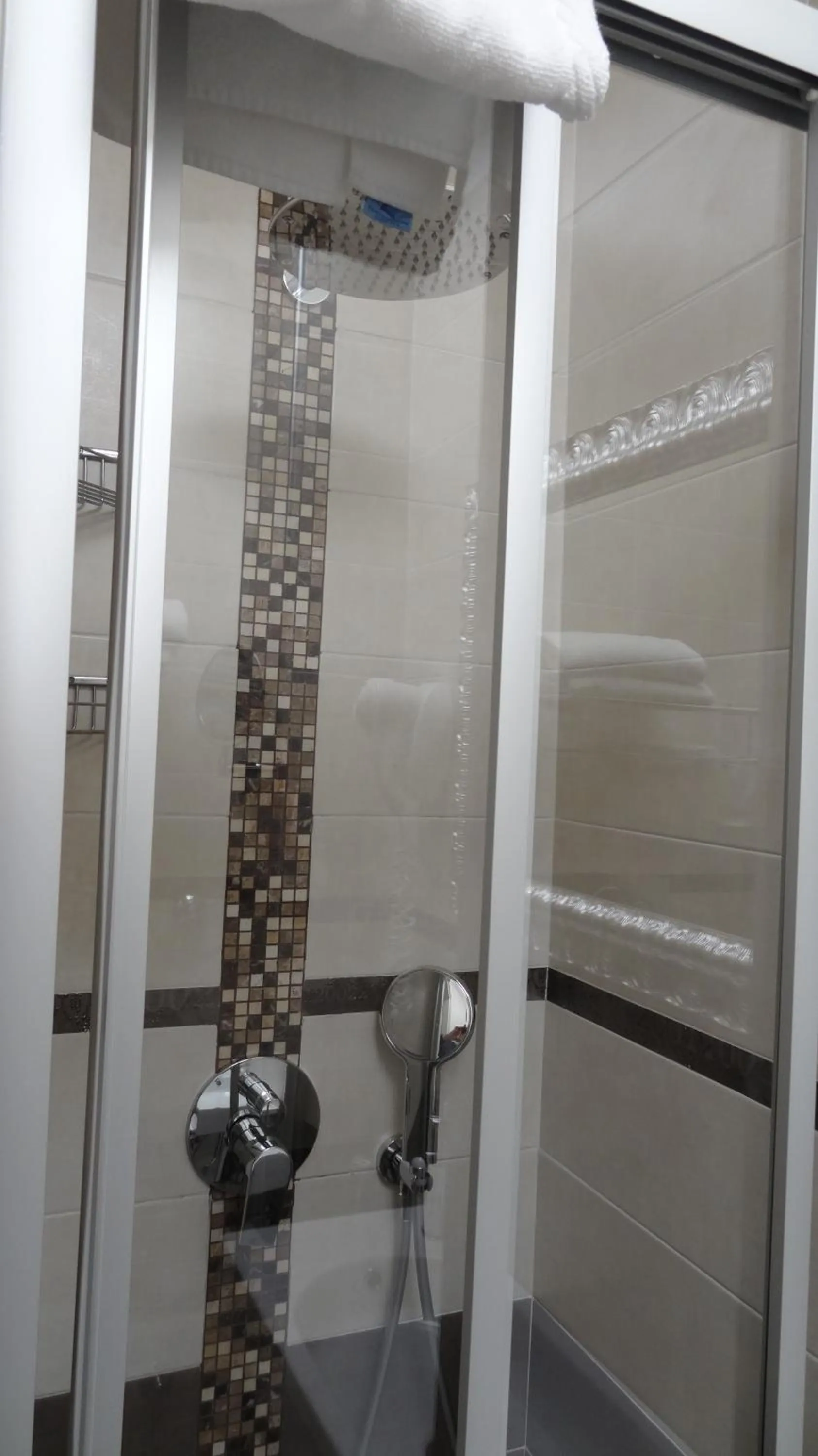 Shower in Hotel Piacenza