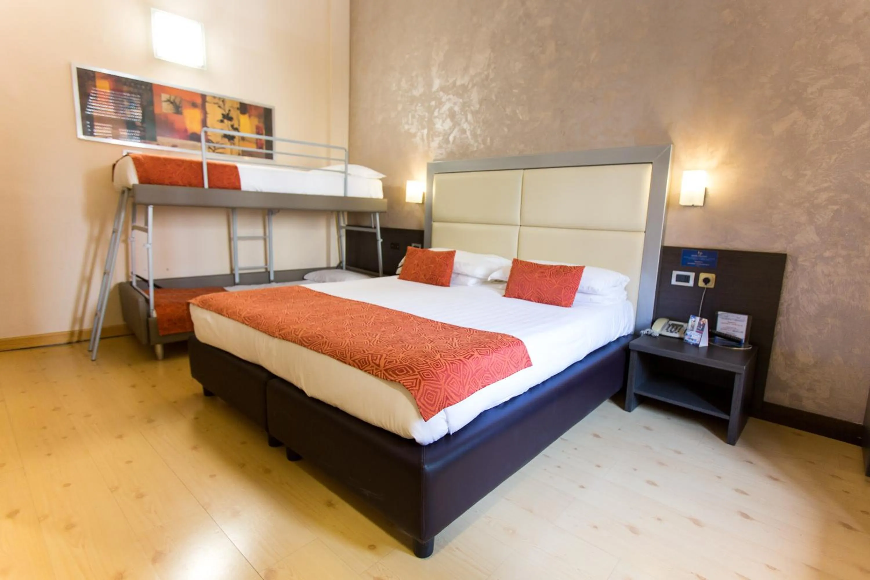 Photo of the whole room, Bed in Hotel Piacenza