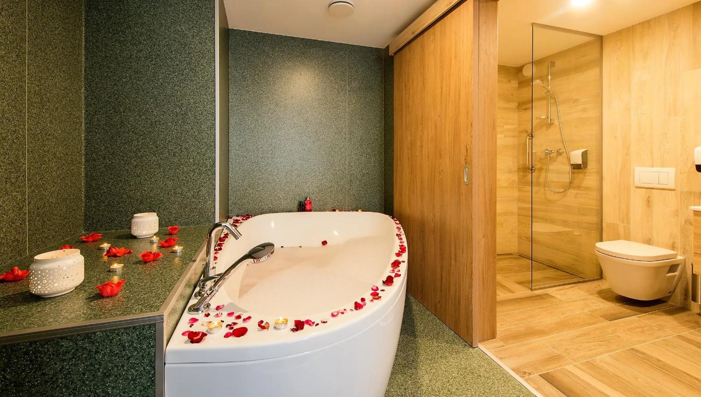 Hot Tub in Akadémia Hotel