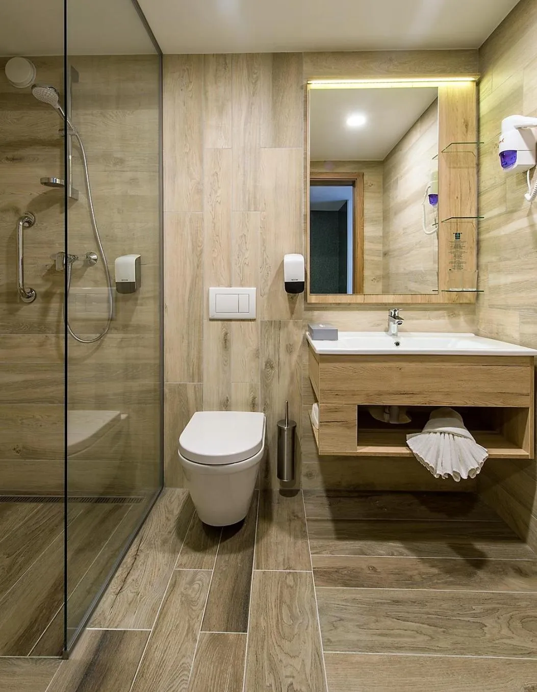 Shower in Akadémia Hotel