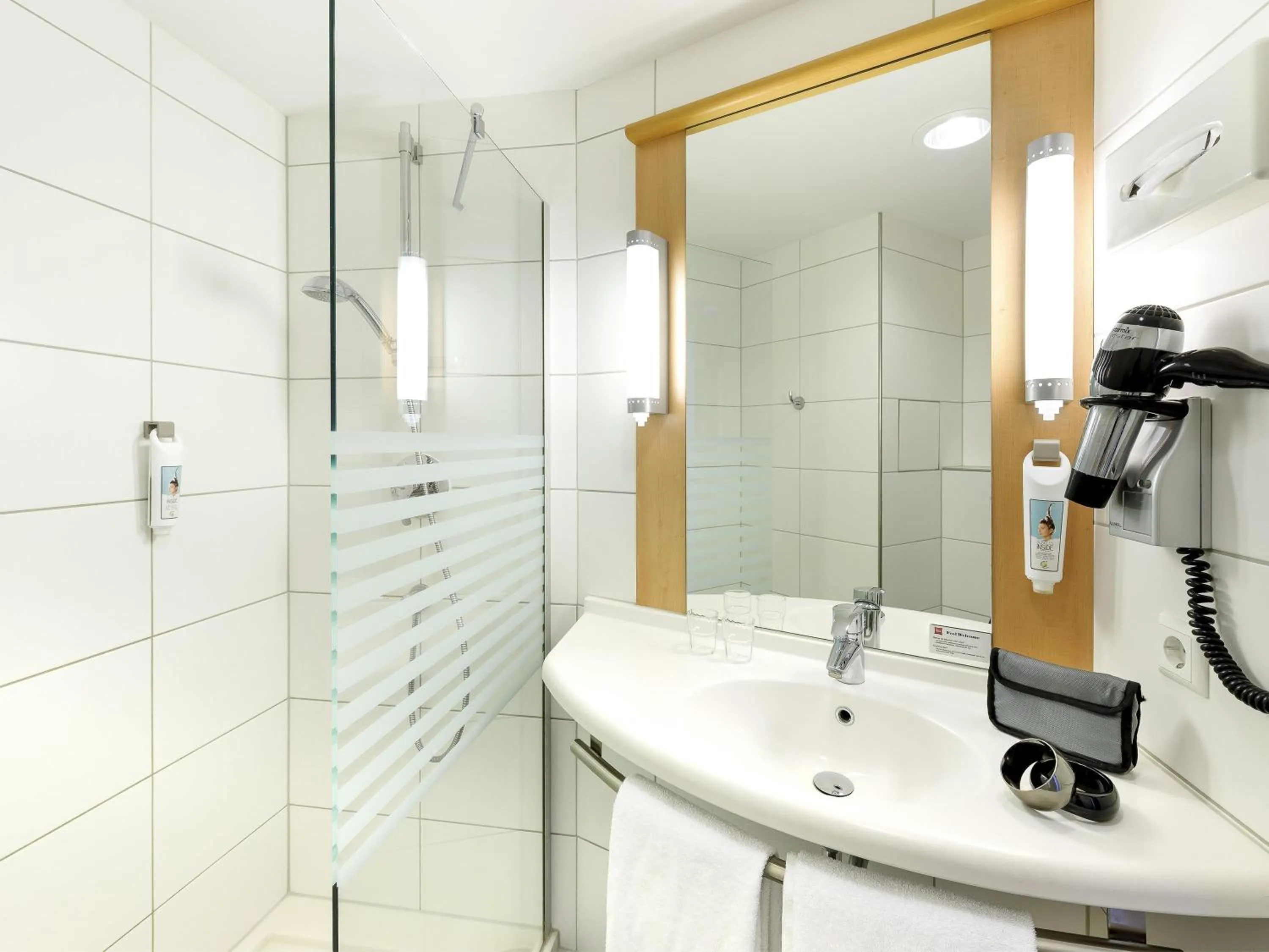 Bedroom in ibis Konstanz