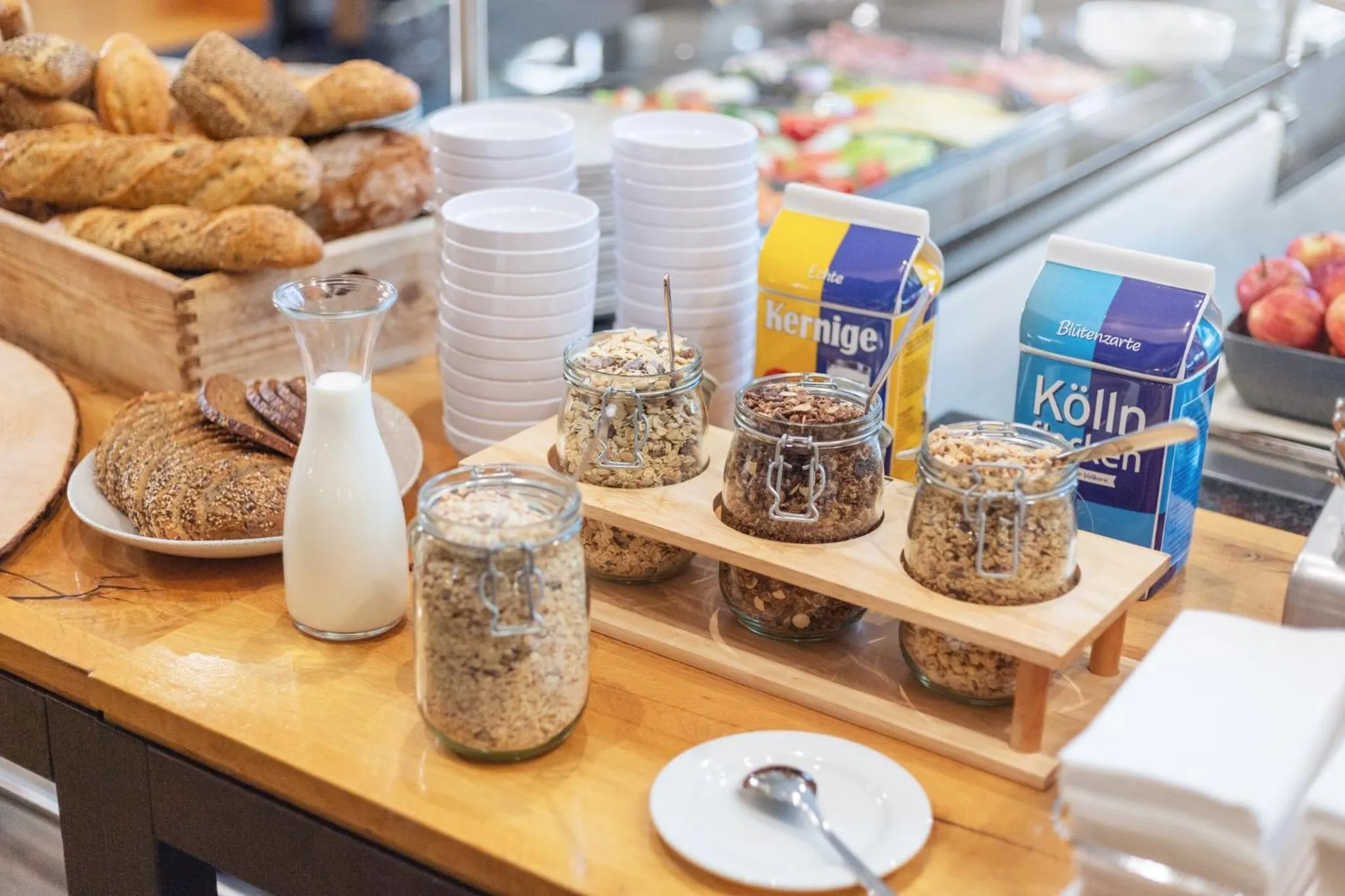 Restaurant/places to eat in Garner Hotel Elmshorn by IHG