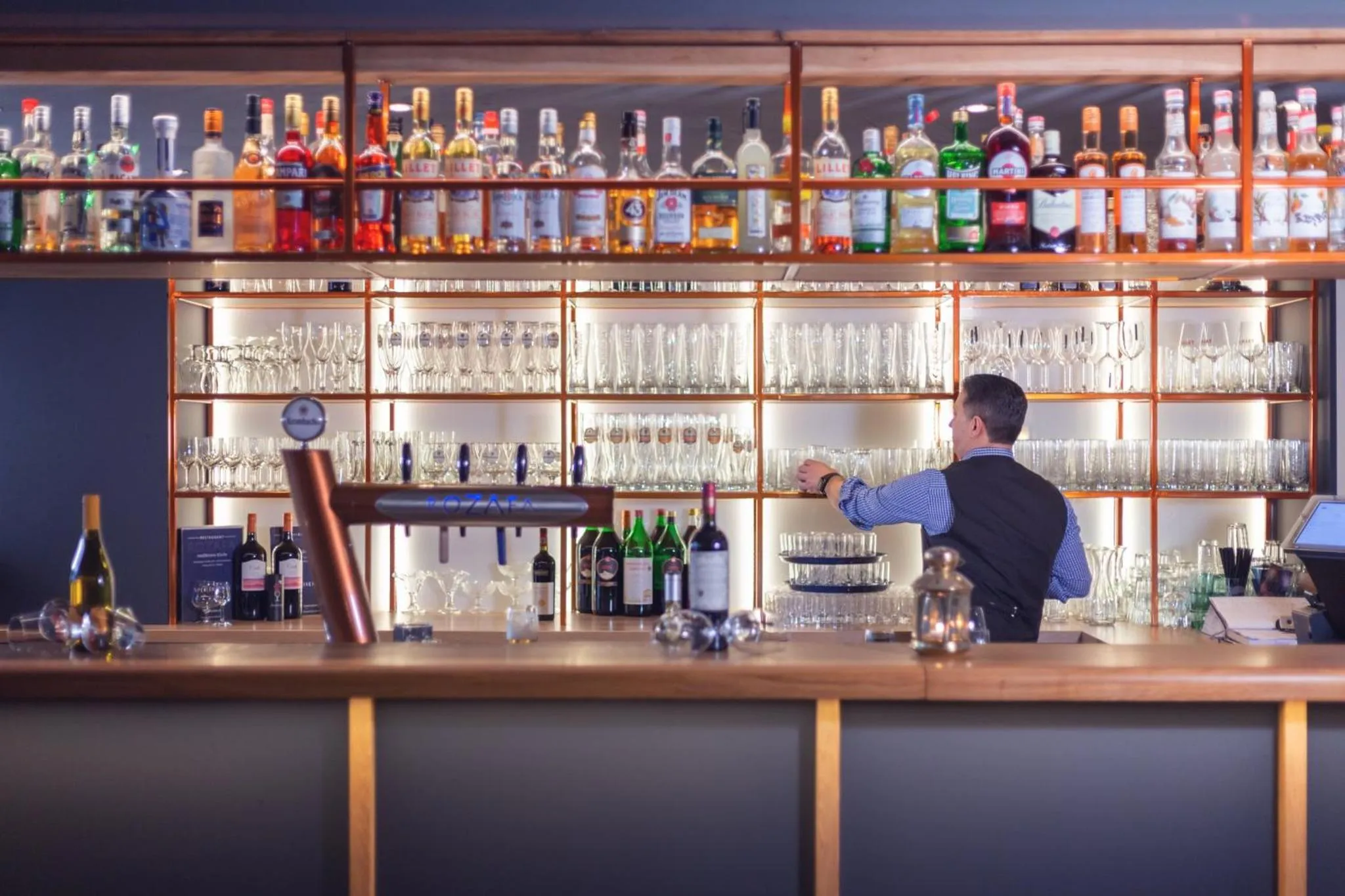 Lounge or bar in Garner Hotel Elmshorn by IHG