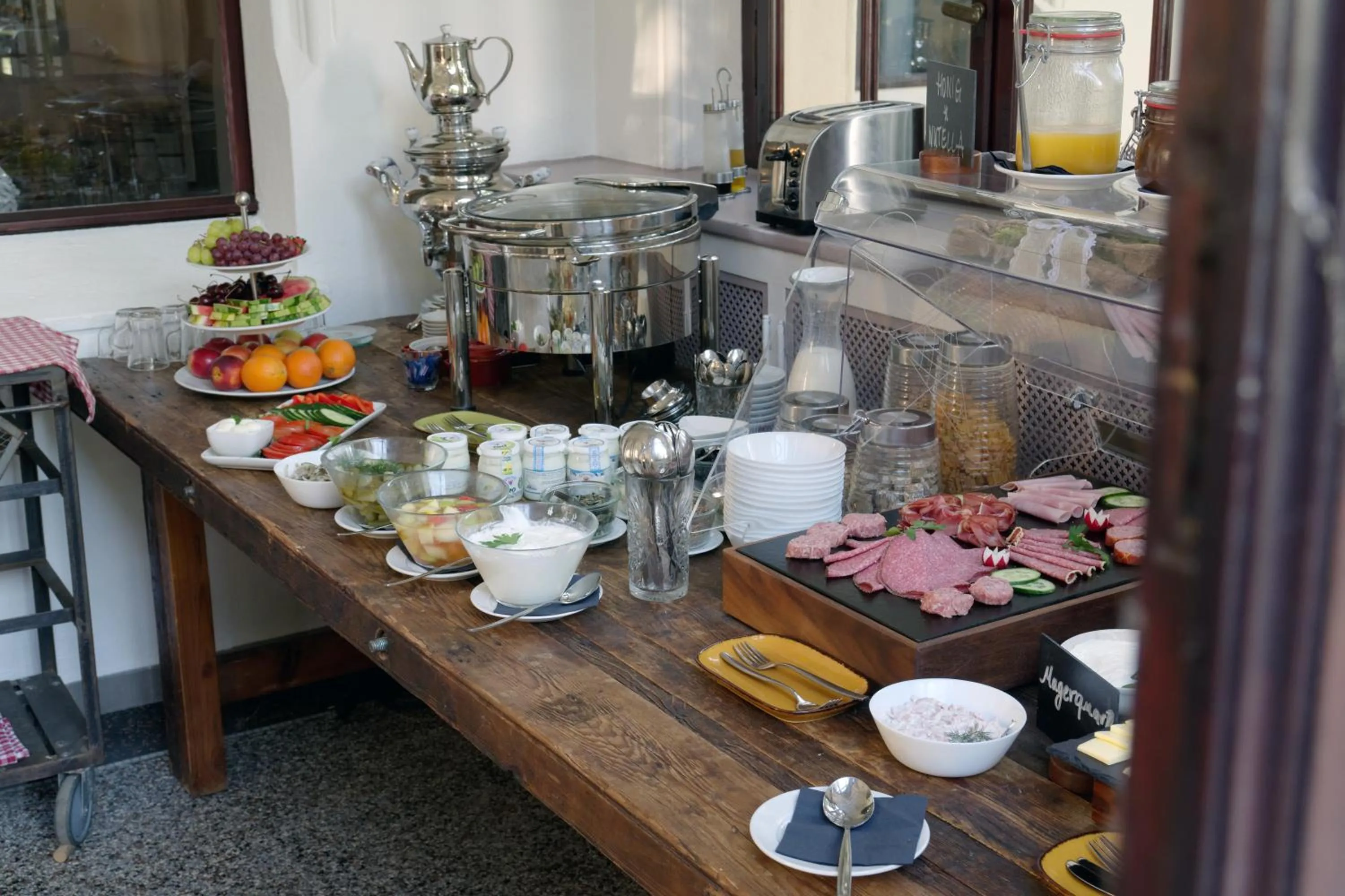 Buffet breakfast in Romantik Hotel Schloss Reichenow