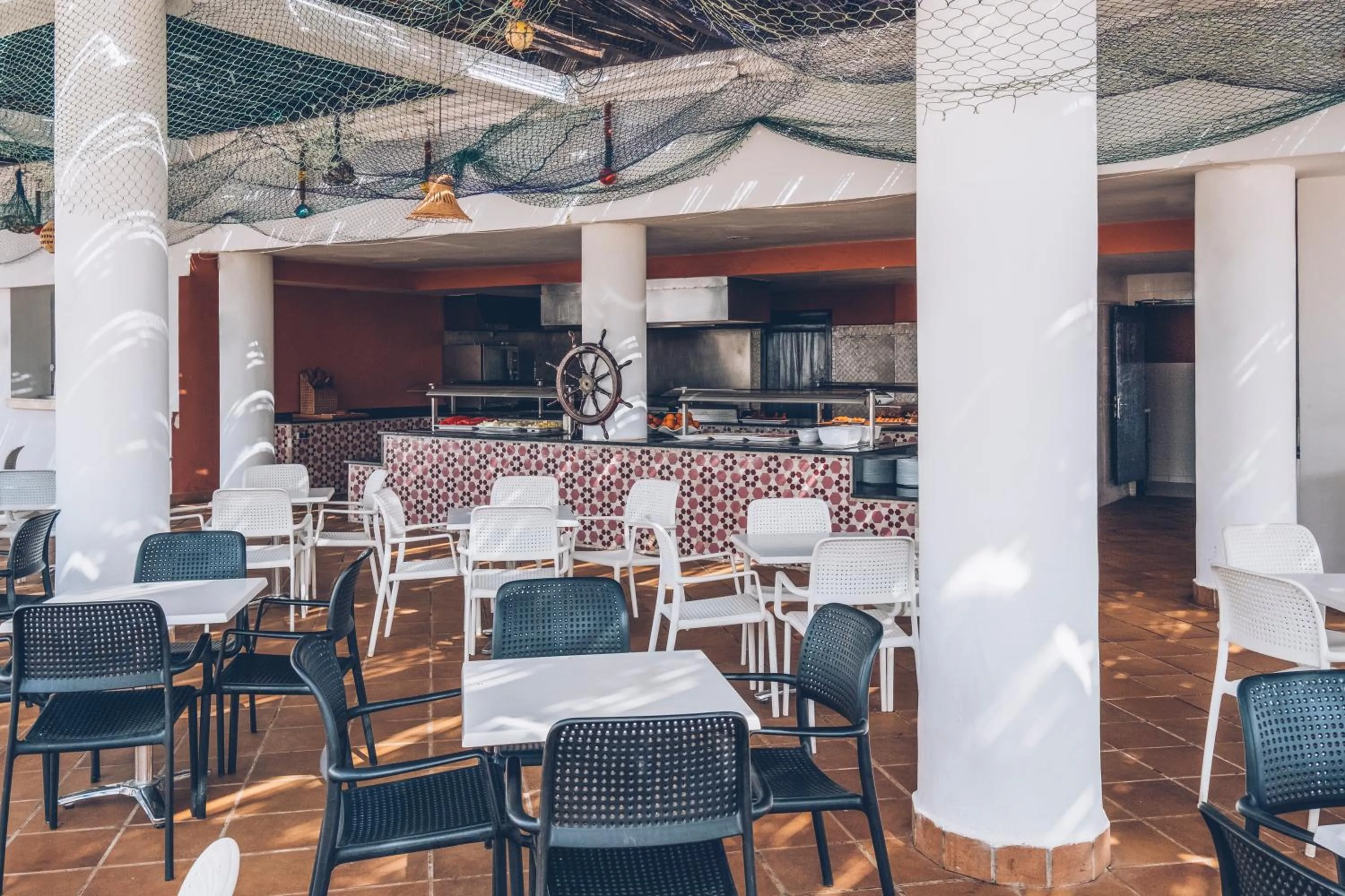 Lounge or bar in Iberostar Waves Saidia