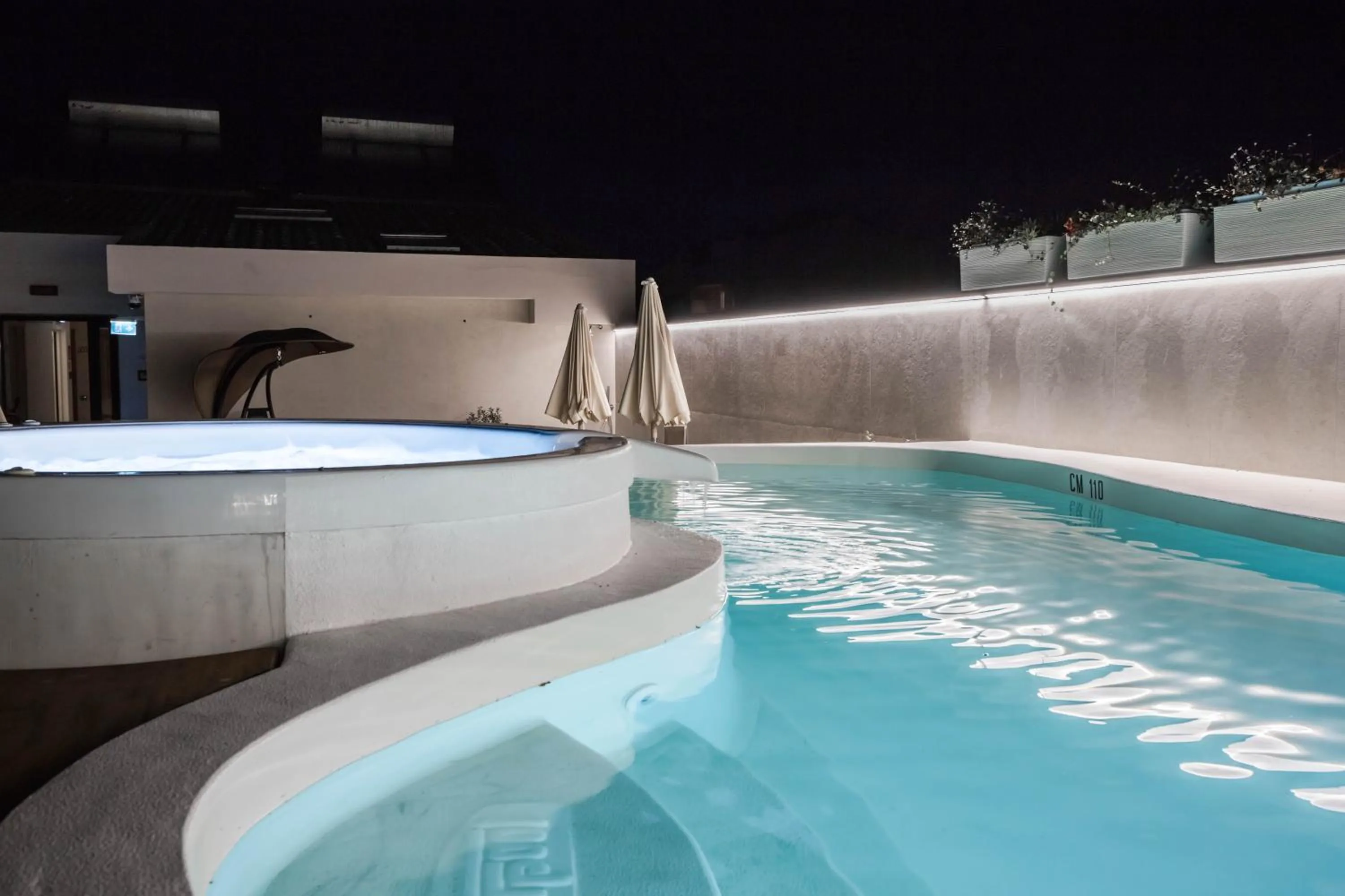 Night in Hotel Domomea